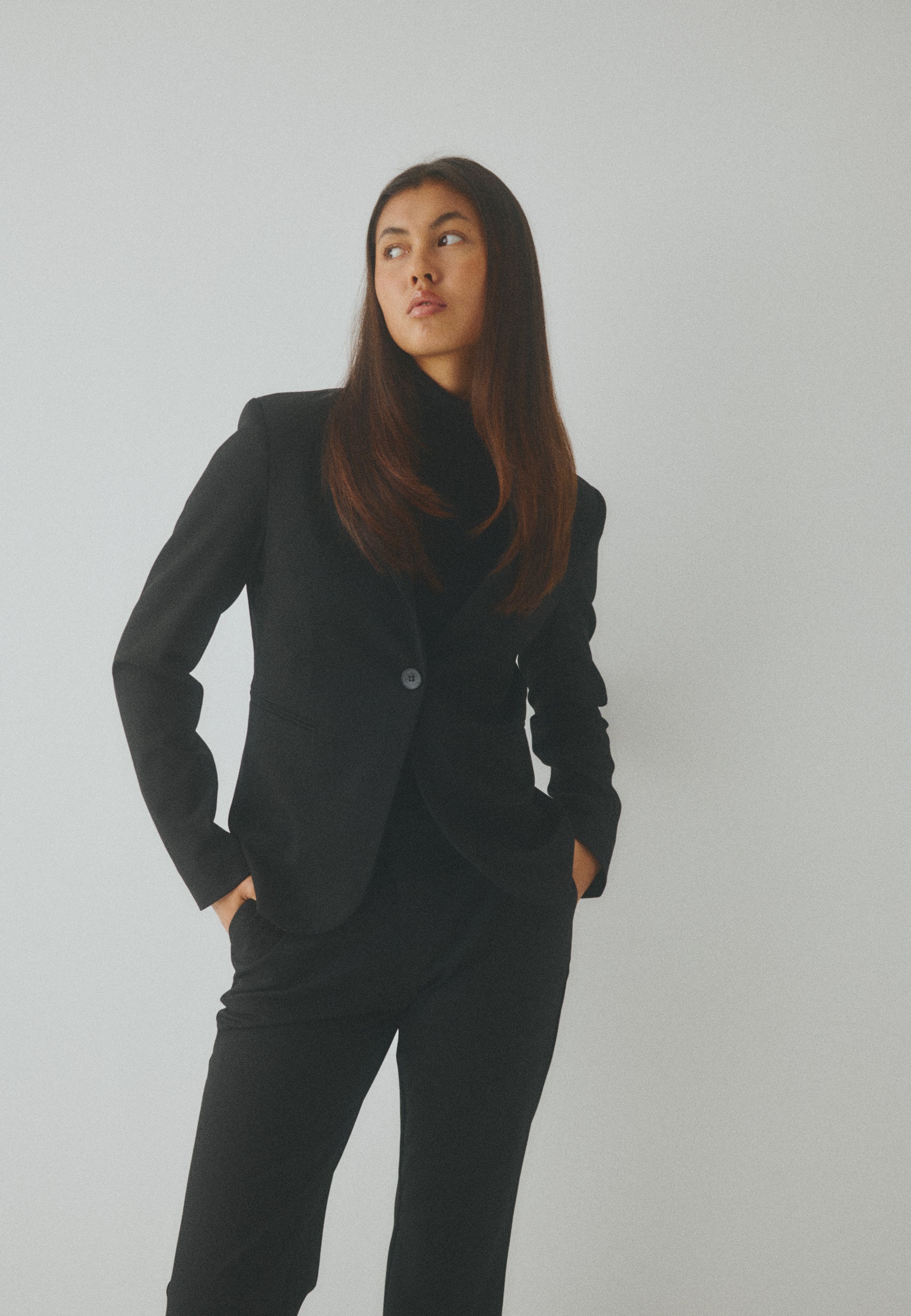 Bena-M_Black_Image_