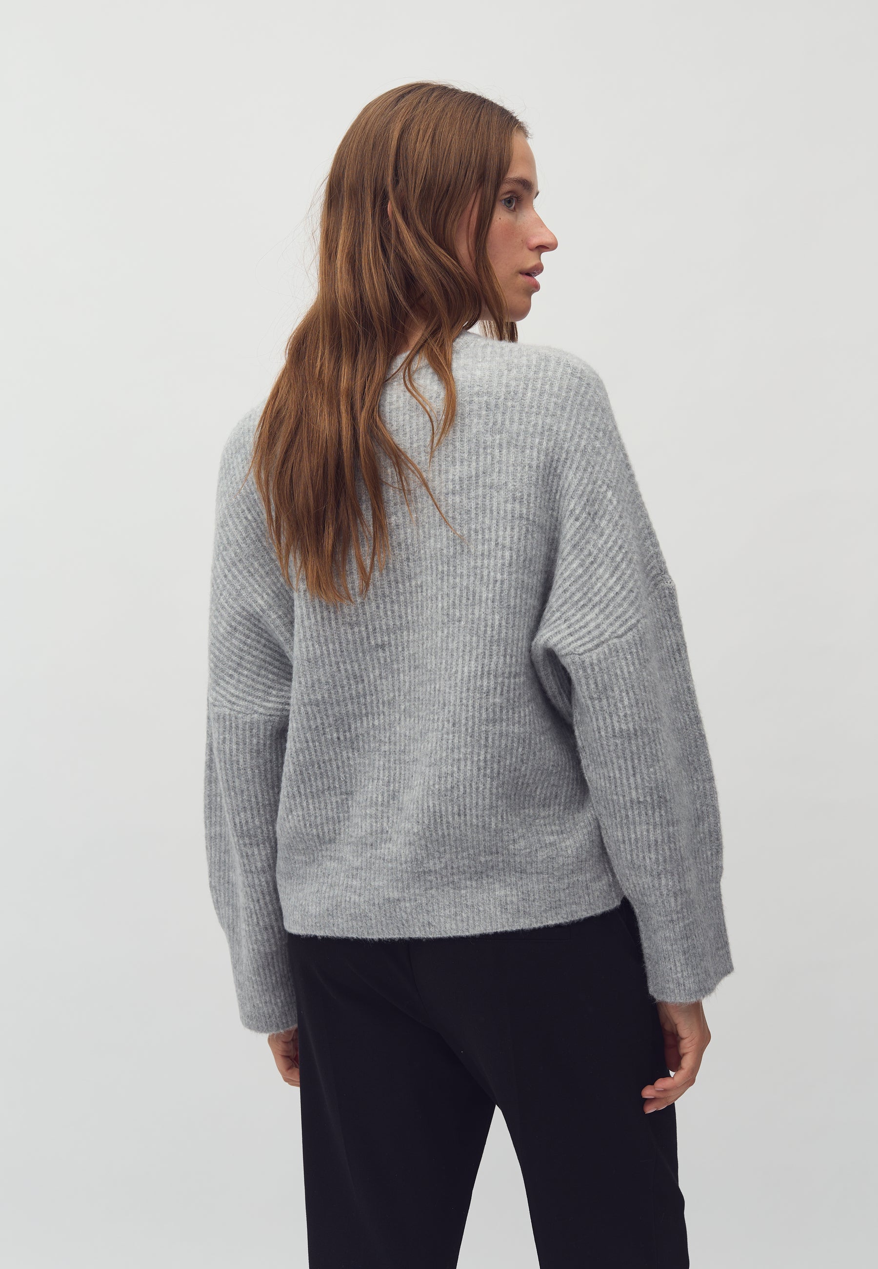 Gillian_Light Grey Melange_Model_1
