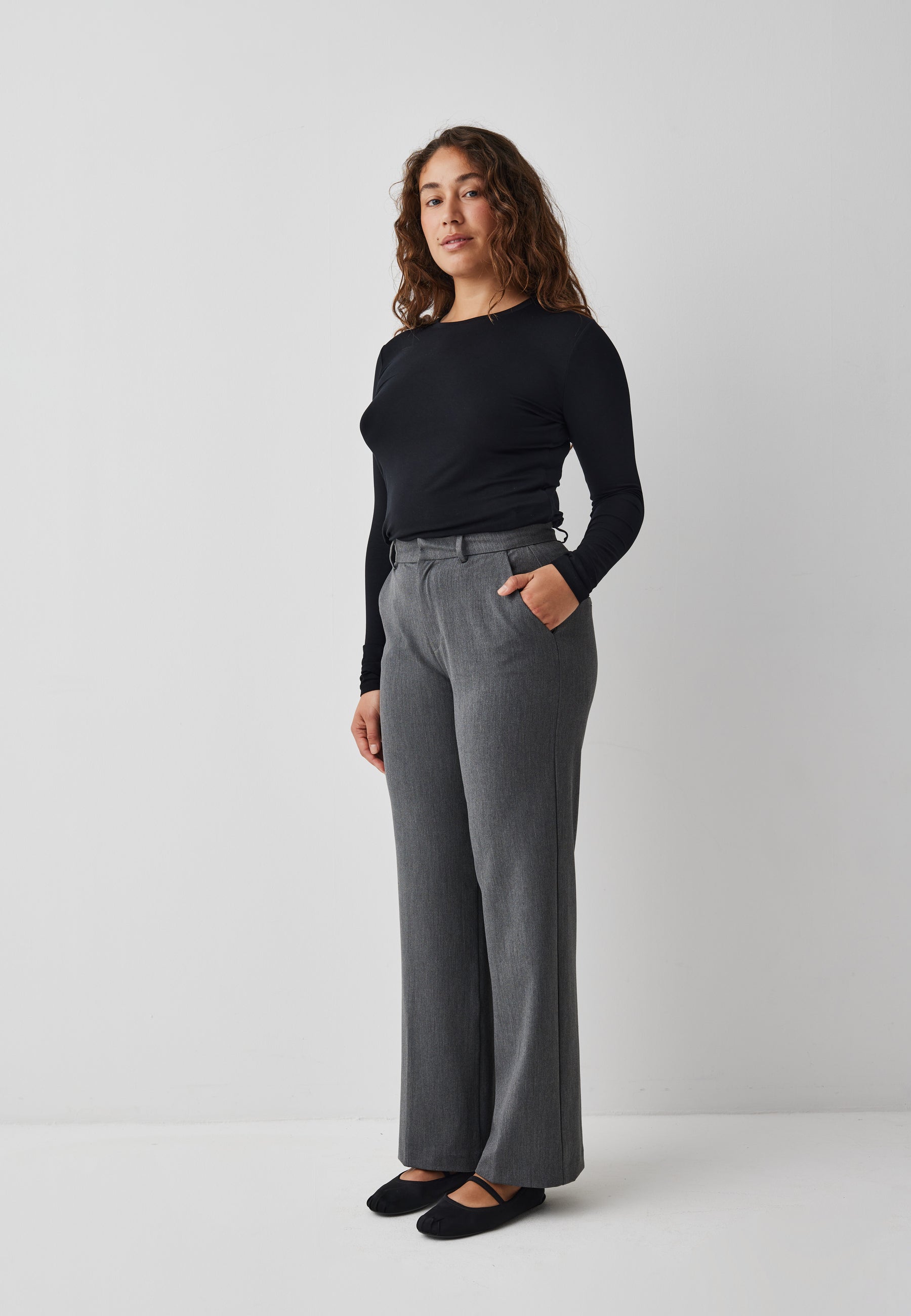 Lucy-M_Medium Melange_Model_