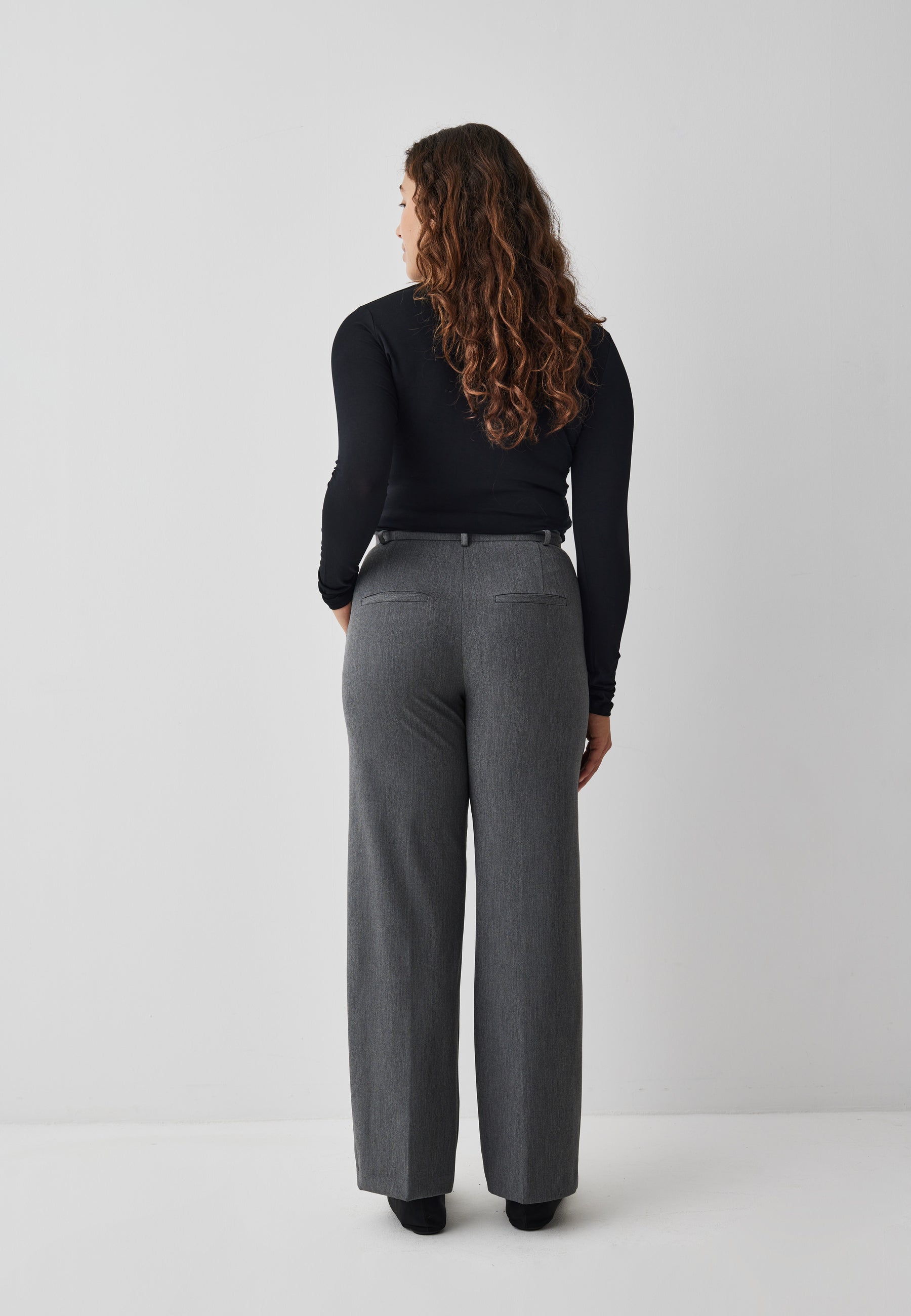 Lucy-M_Medium Melange_Model_