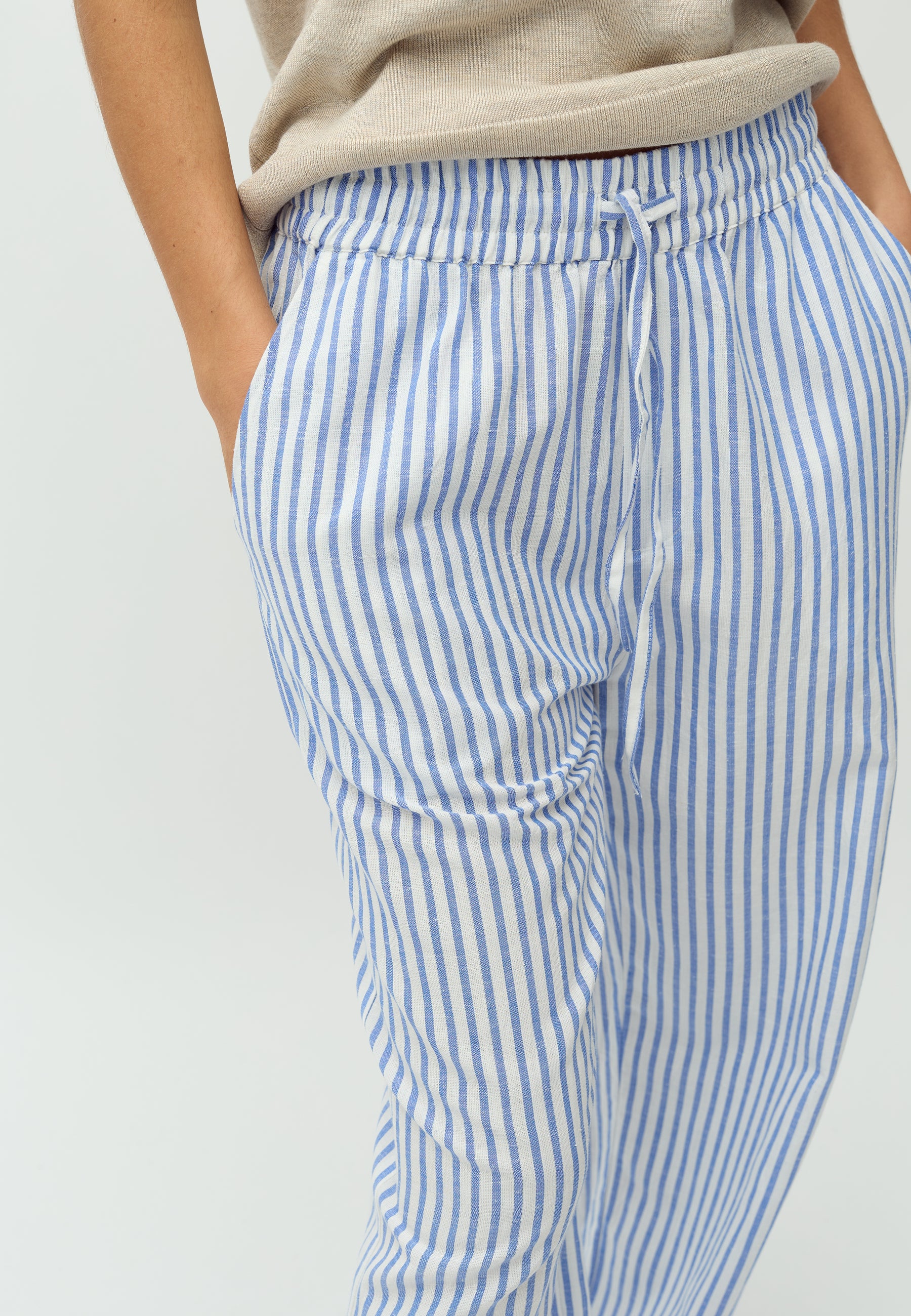 Grasielle-M_Ultramarine Stripe_Model_3