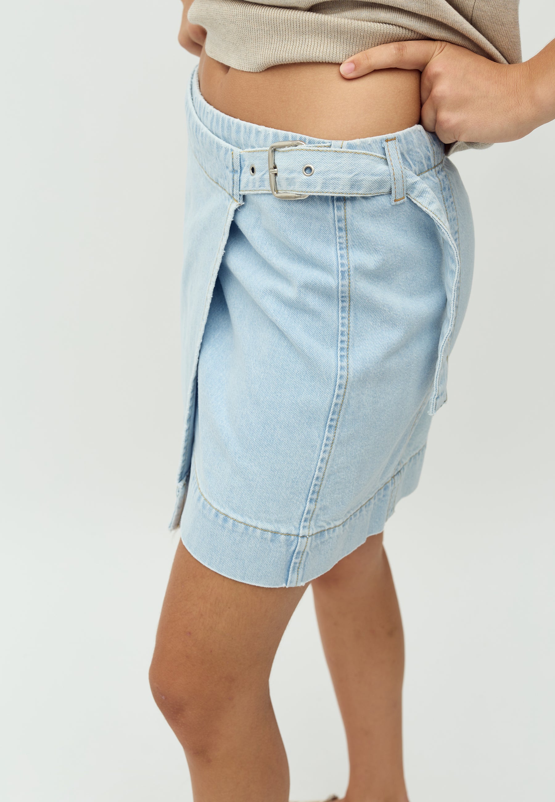 Kalinca-M_Lighter Blue Wash_Model_3