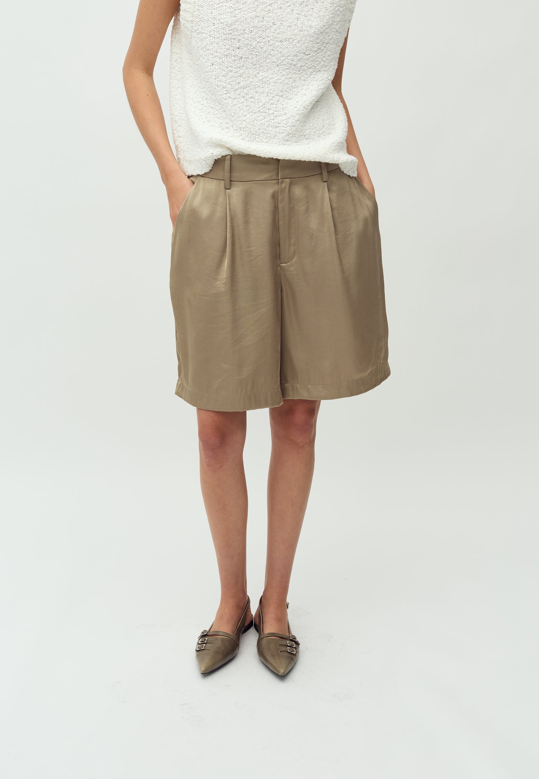 Guri-M_Sand Grey_Model_2