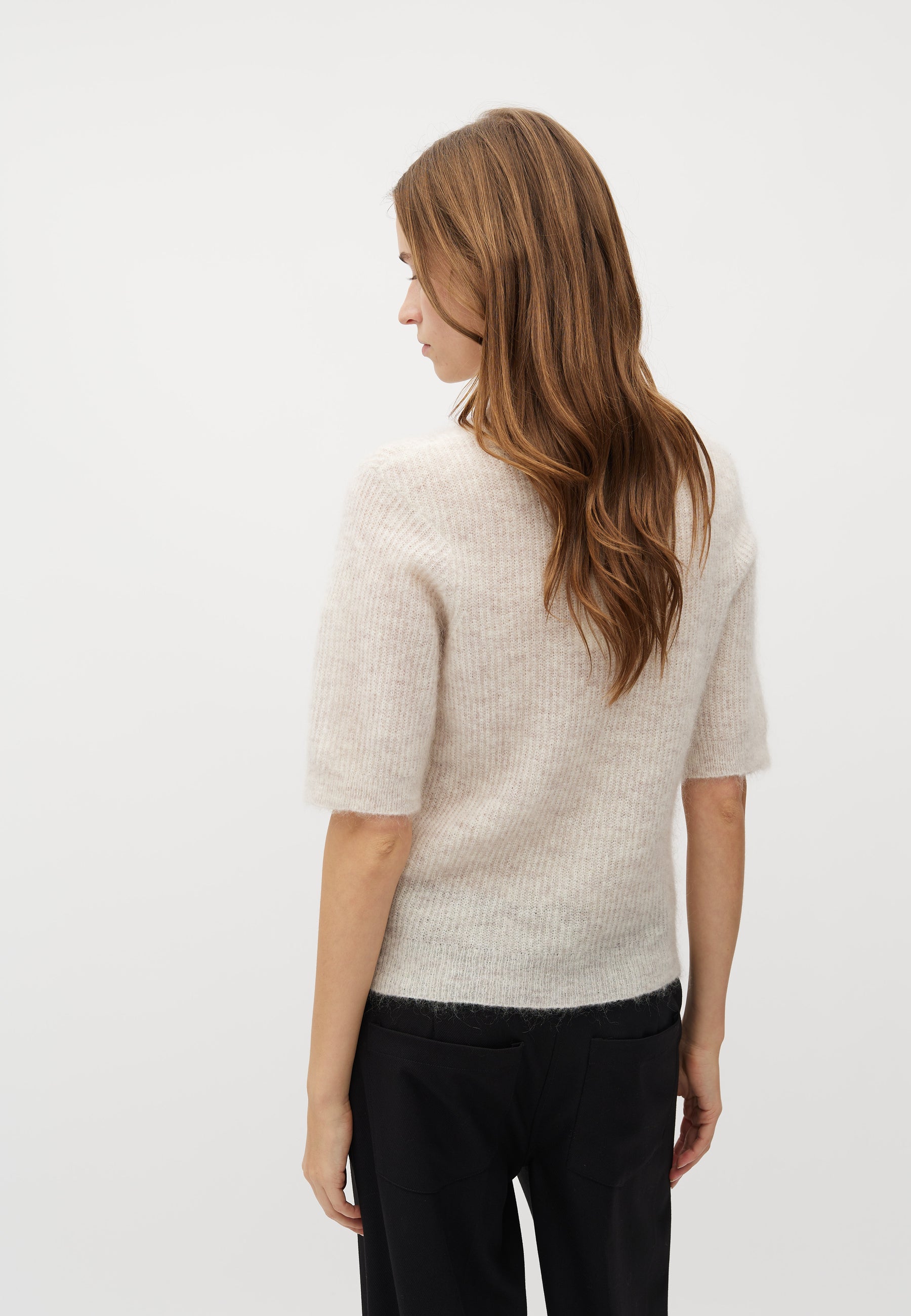 Clara Crew-M_Oat Melange_Model_2