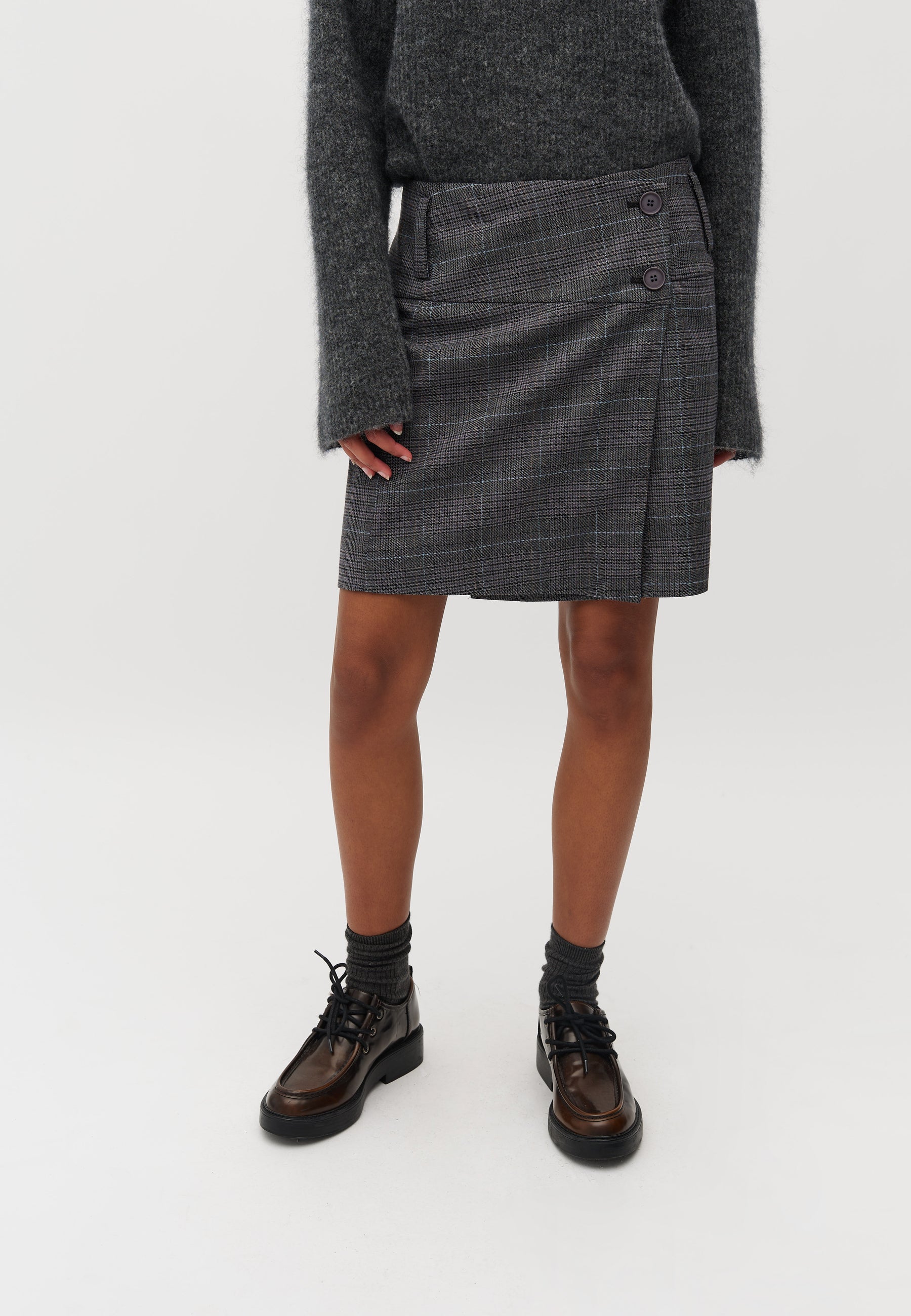 Jeani-M_Grey Check_Model_1