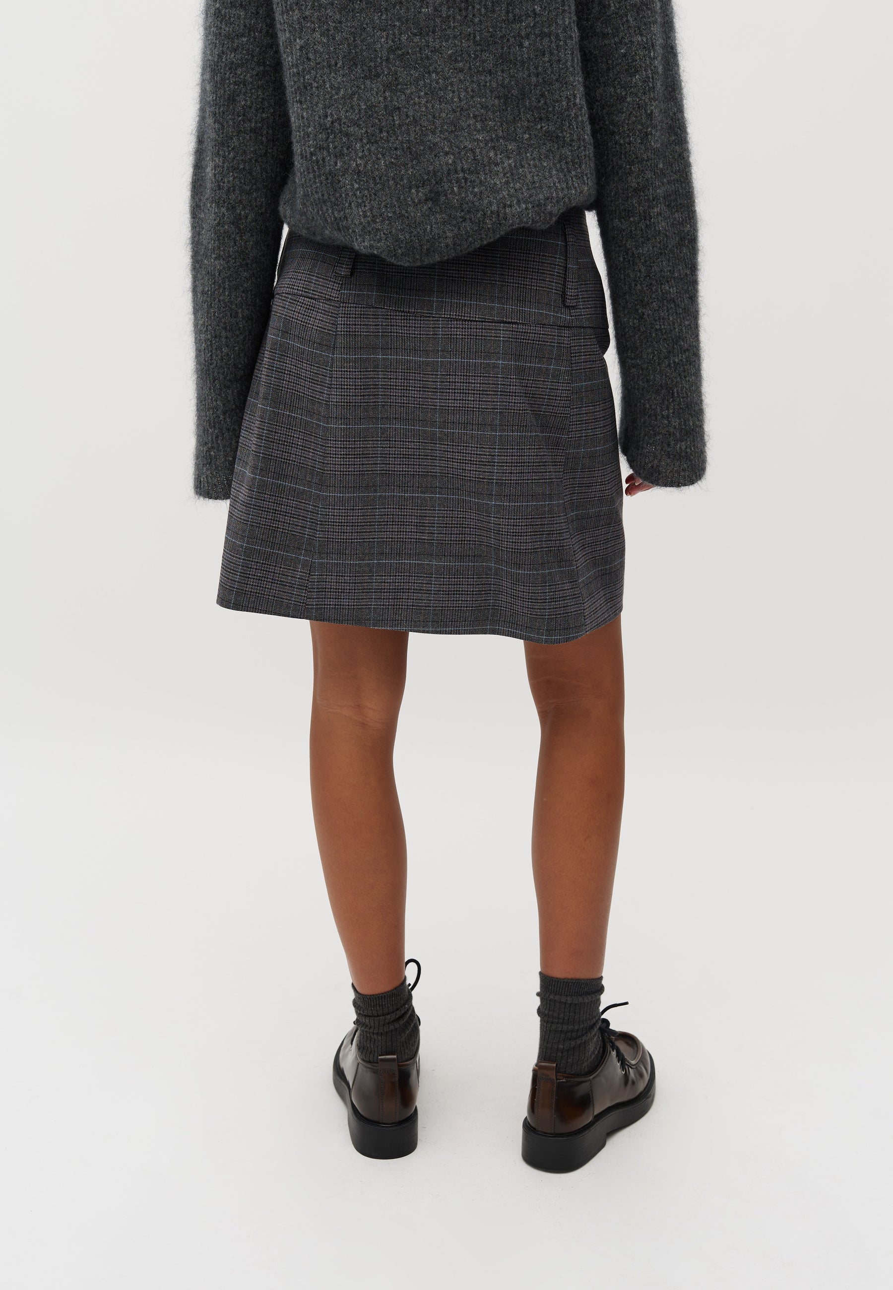 Jeani-M_Grey Check_Model_3