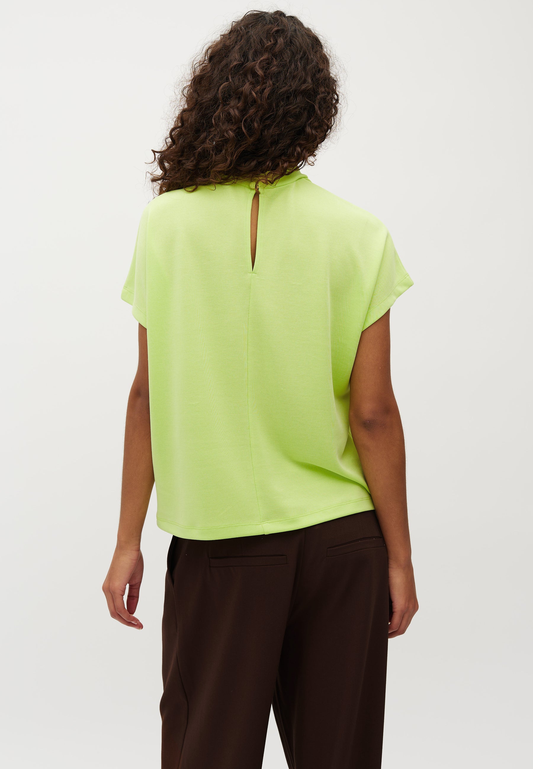 Linea Short-M_Sunny Lime_Model_2