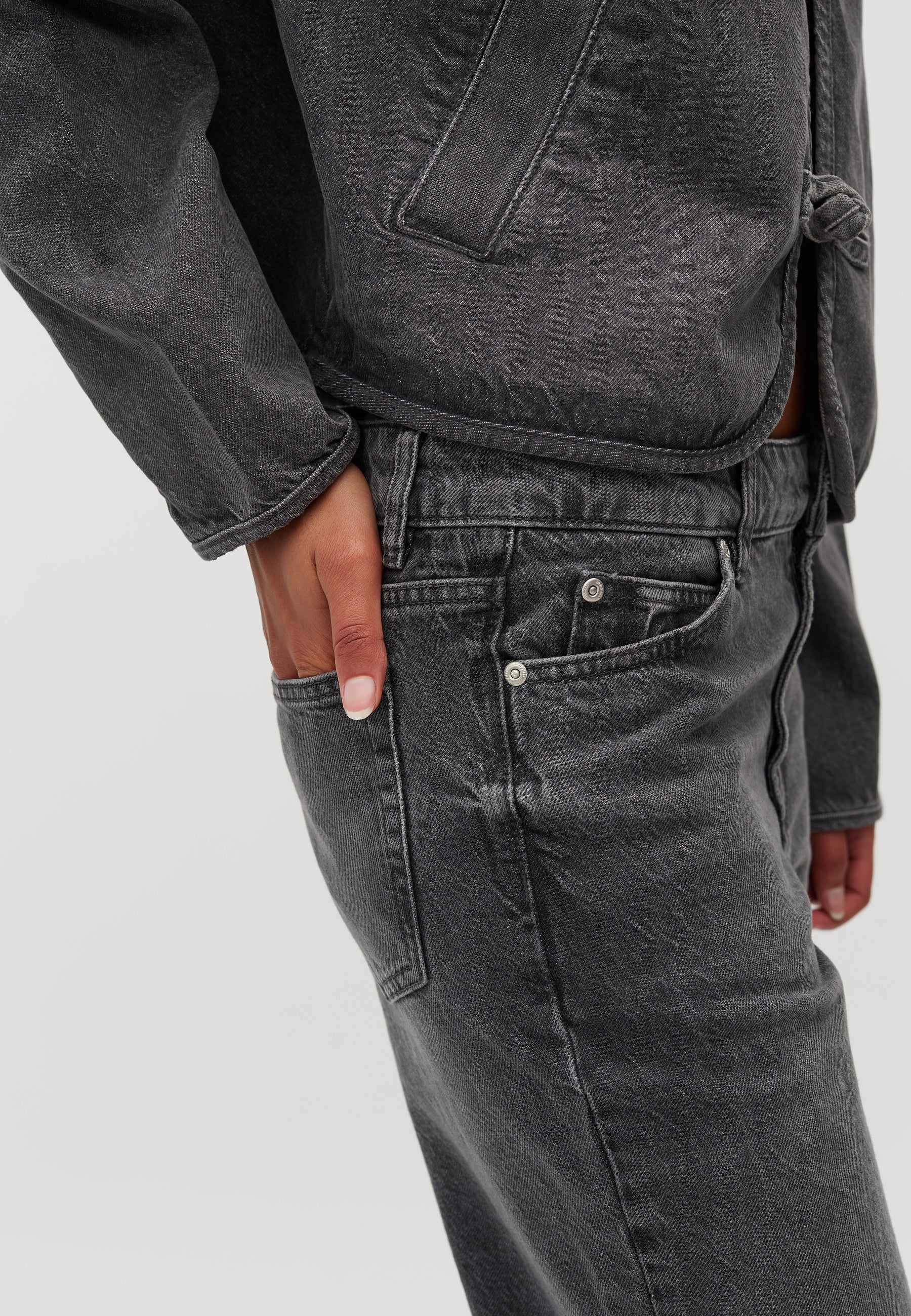 Jays-M_Grey Wash_Model_4