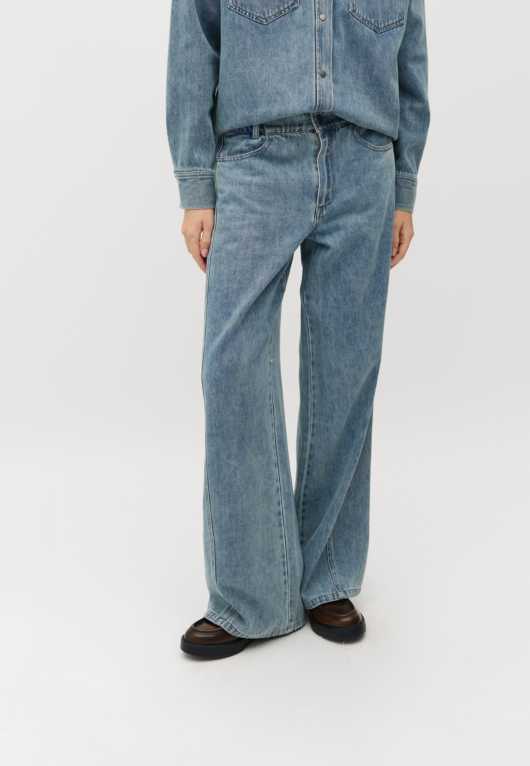 Katyn-M_Blue Soft Wash_Model_1