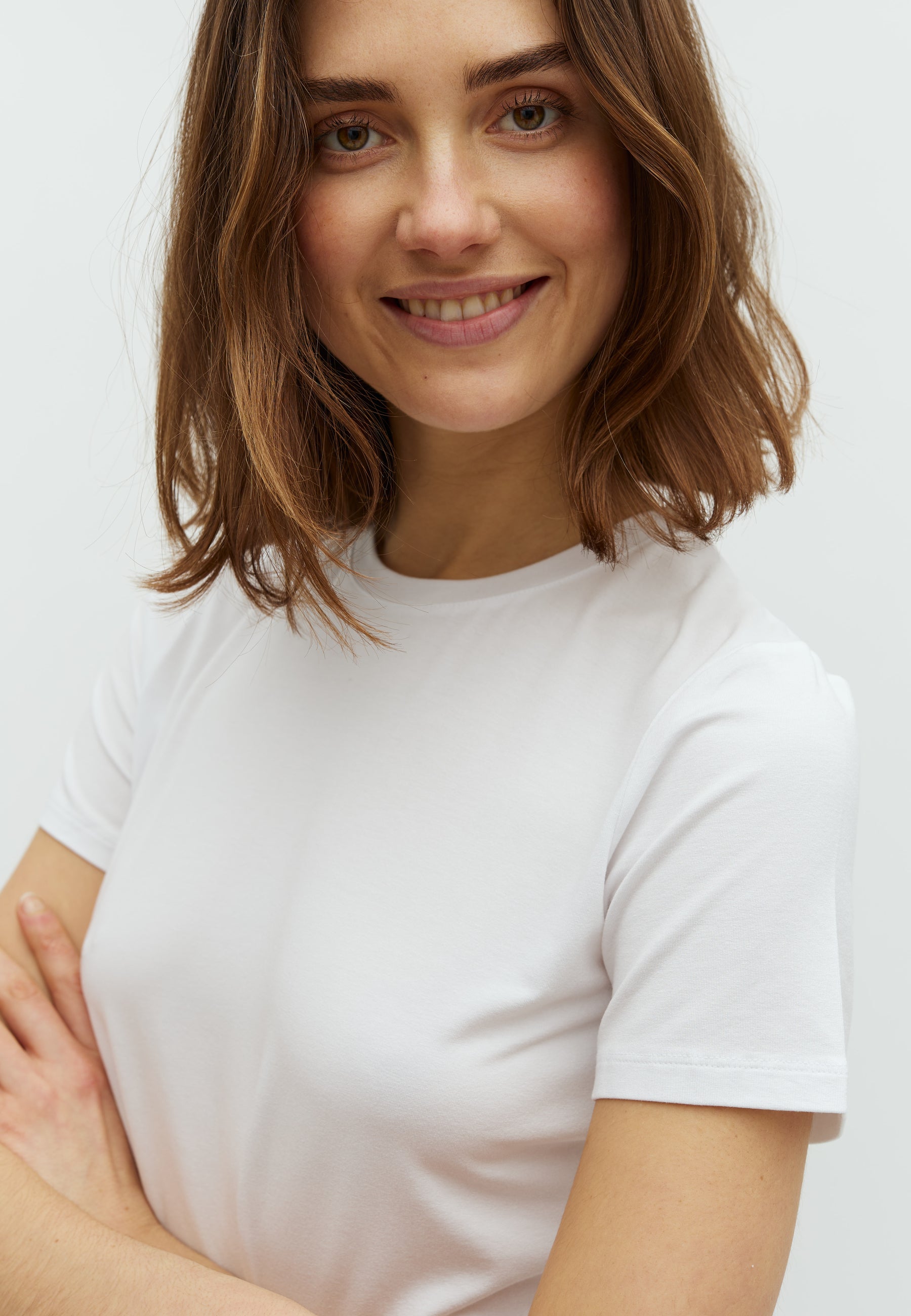Julie-M_Optical White_Model_1