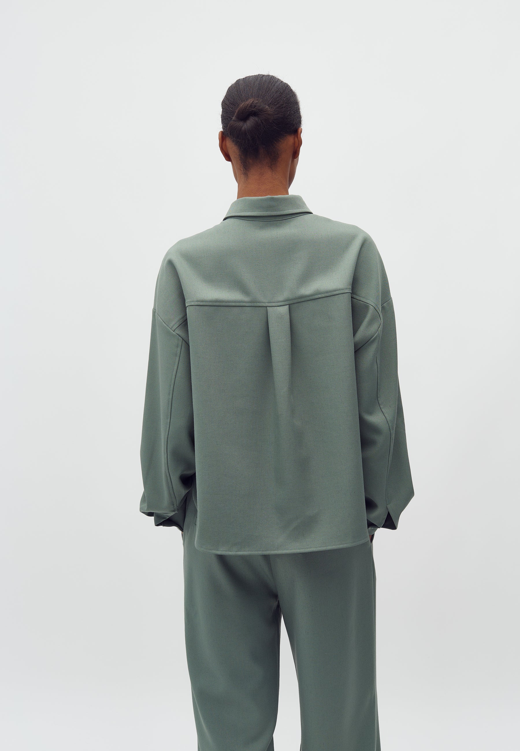 Levya-M_Iceberg Green Melange_Model_2