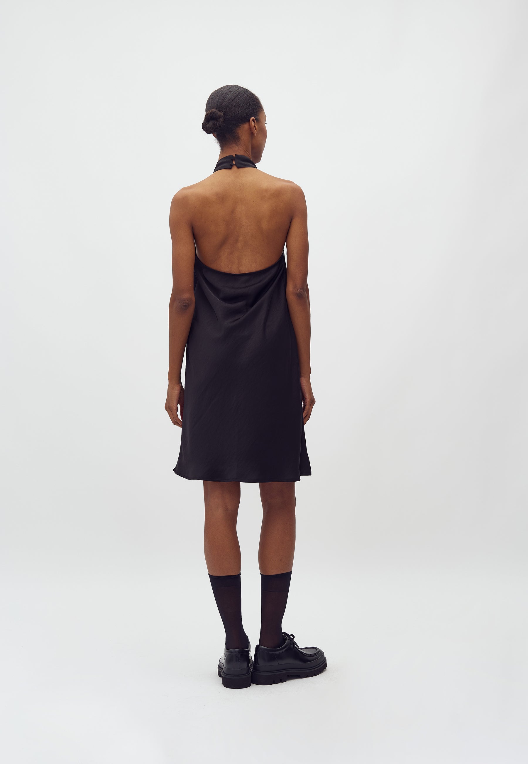 Zuzelia-M_Black_Model_1