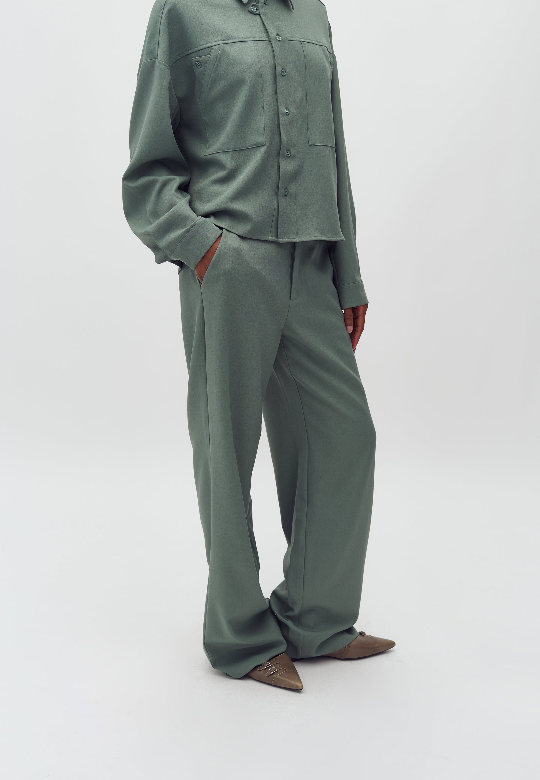 Rihnwen-M_Iceberg Green Melange_Model_0
