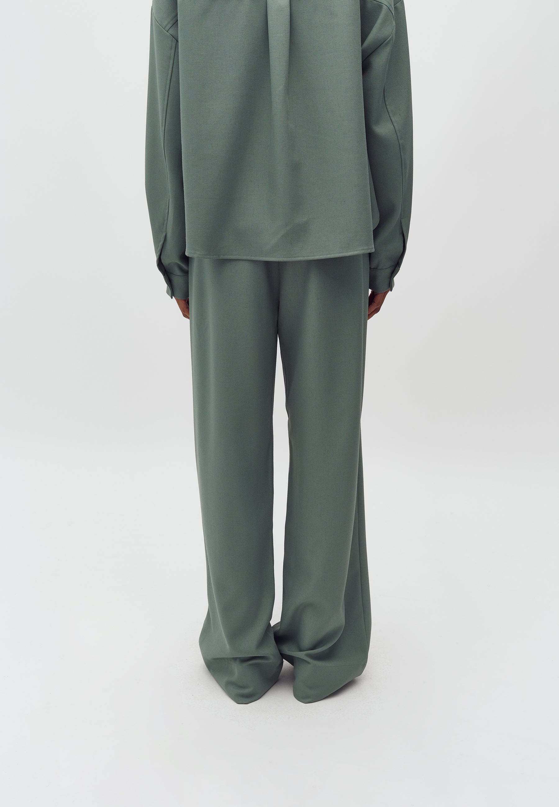 Rihnwen-M_Iceberg Green Melange_Model_1