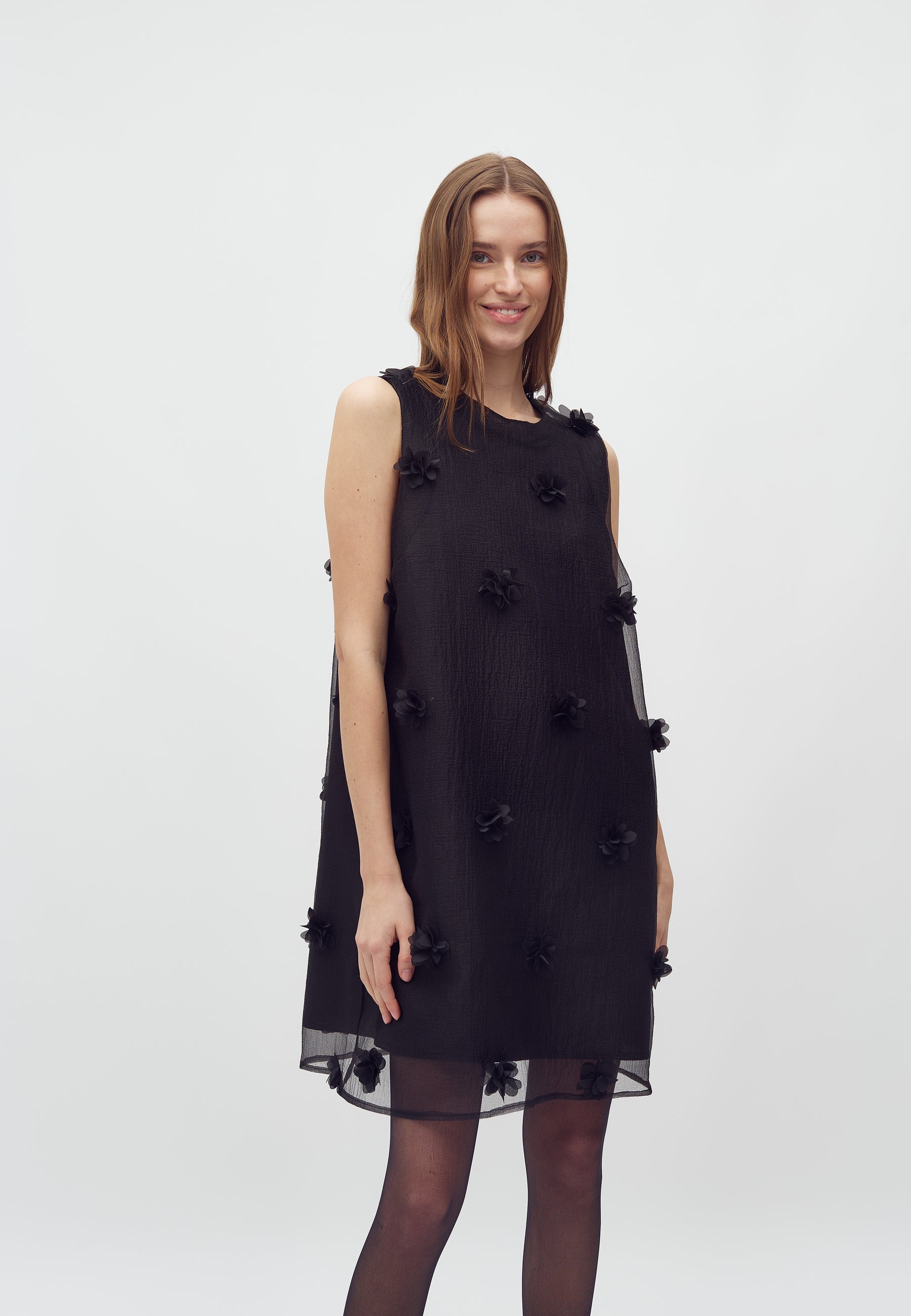Molli-M_Black_Model_1