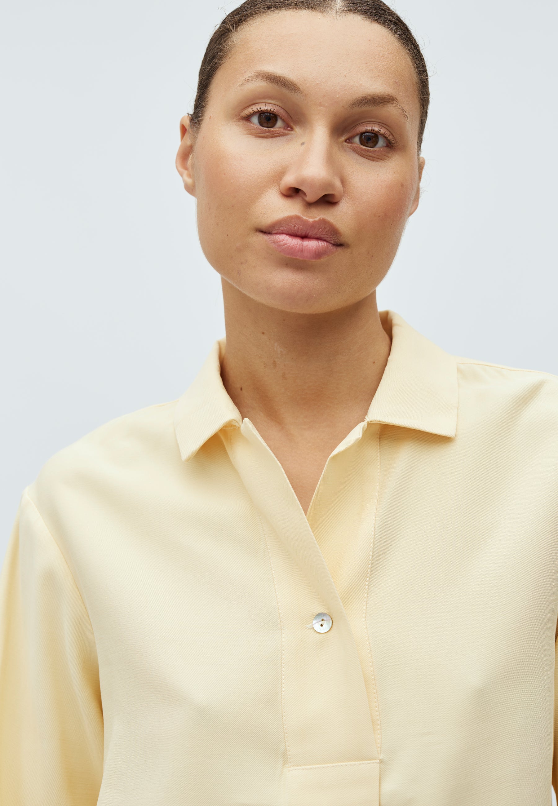 Elio-M_Summer Yellow_Model_3