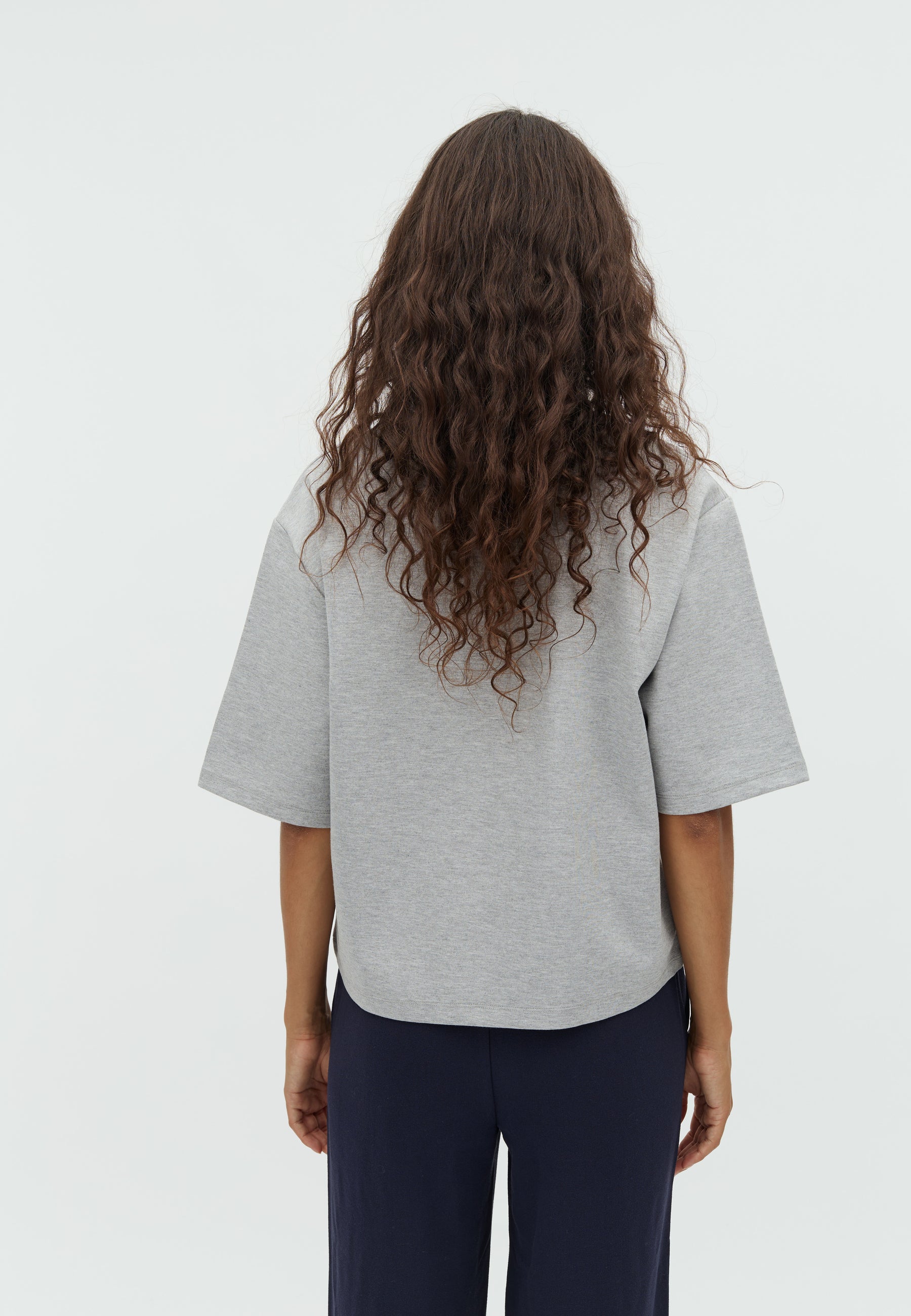 Emrys-M_Light Grey Melange_Model_2