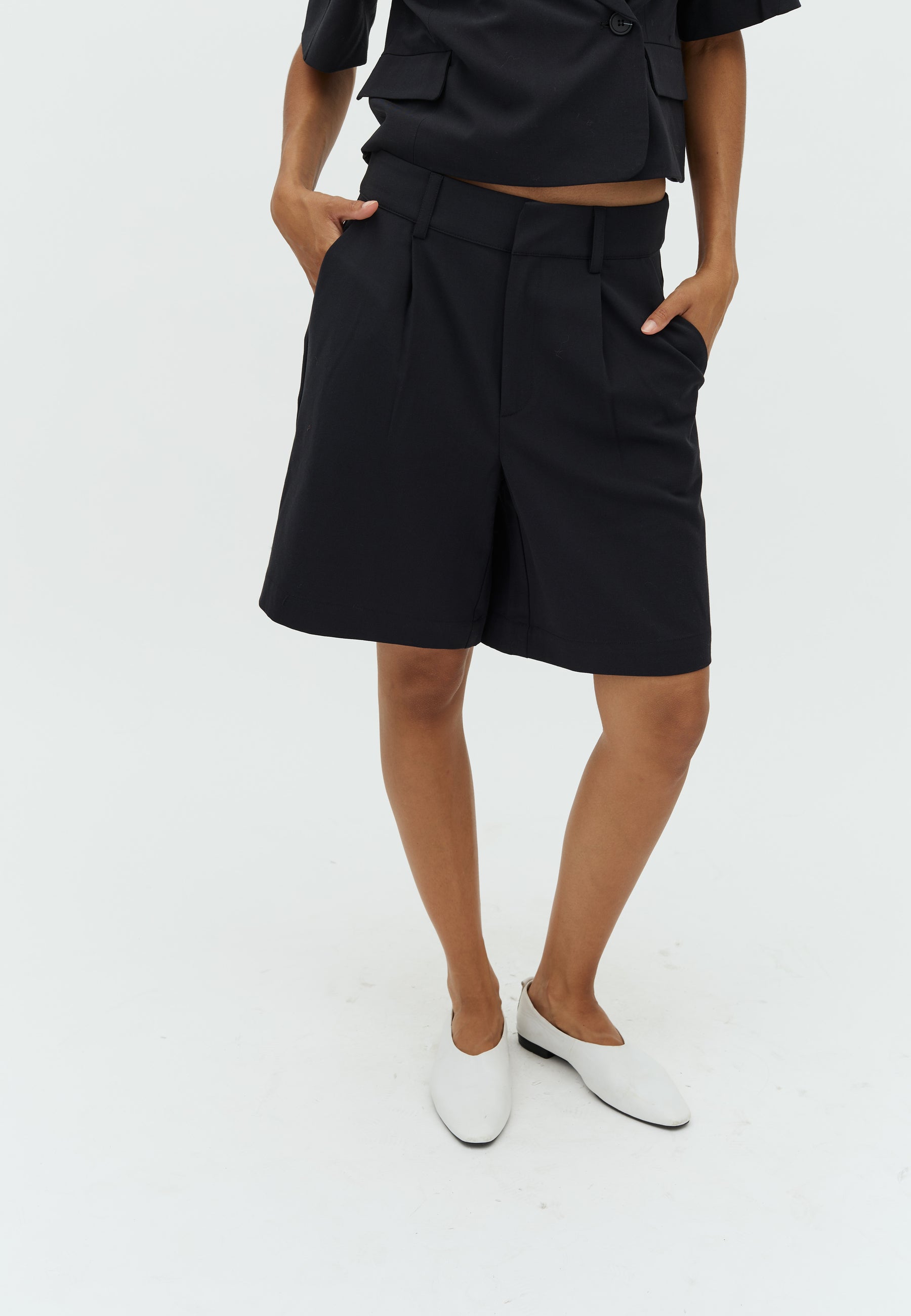 Guri-M_Black_Model_4