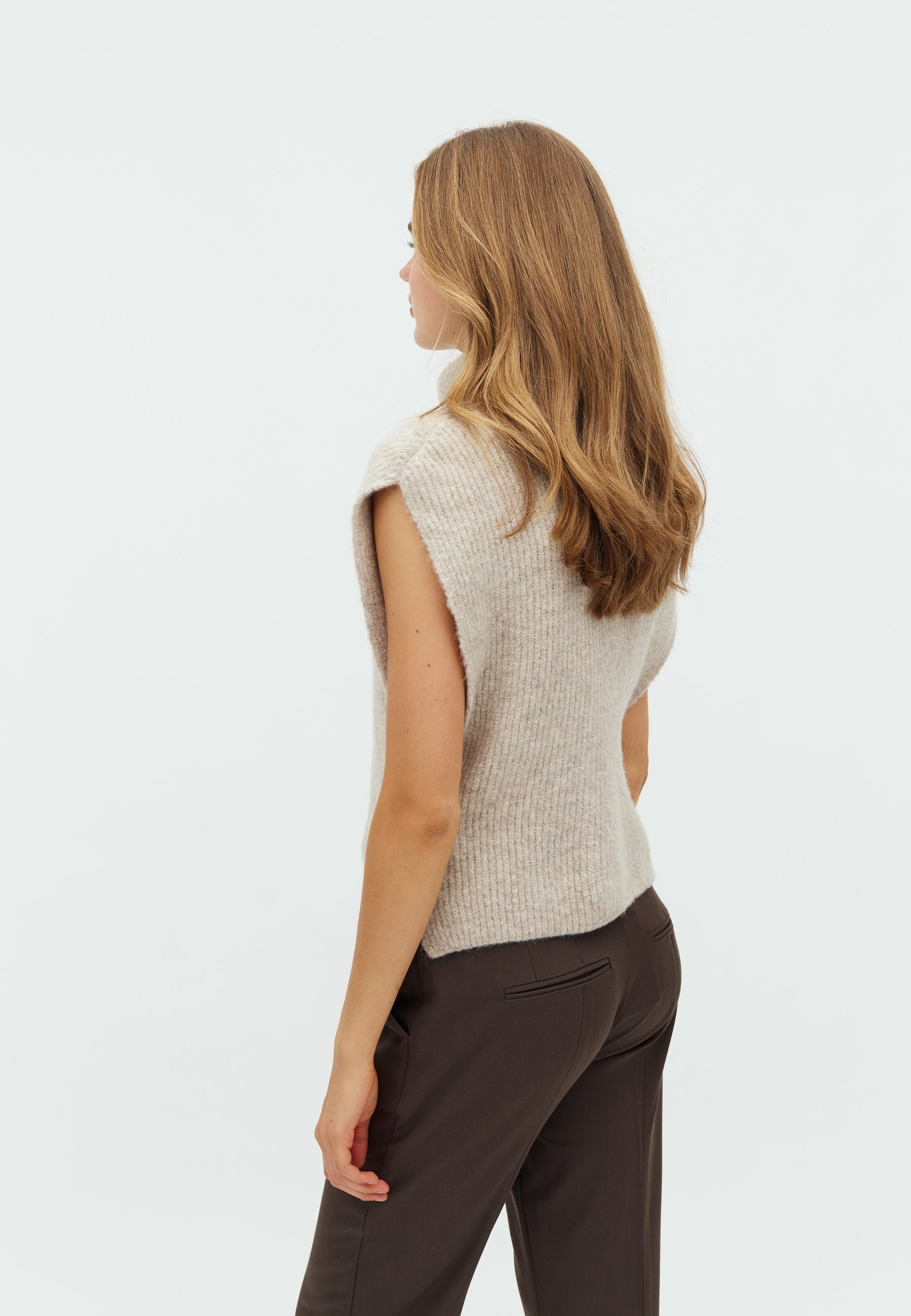 Tristiana-M_Light Taupe Melange_Model_2