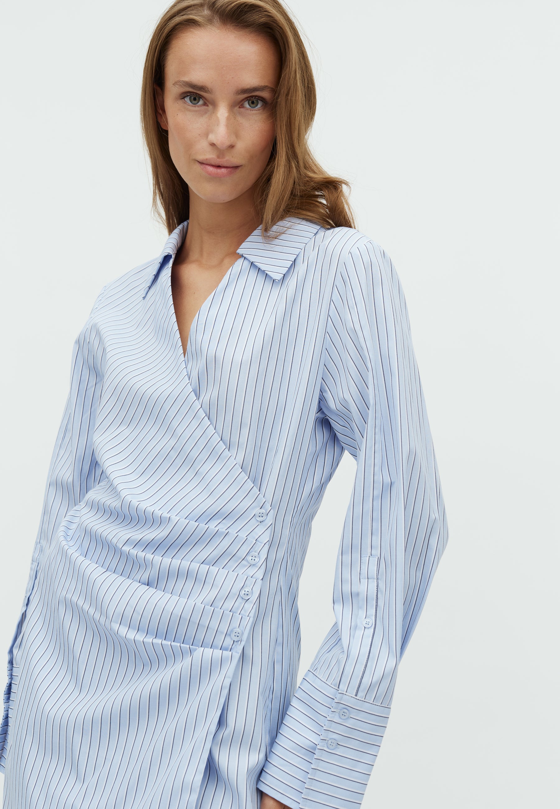 Saffira-M_Blue Navy Stripe_Model_1