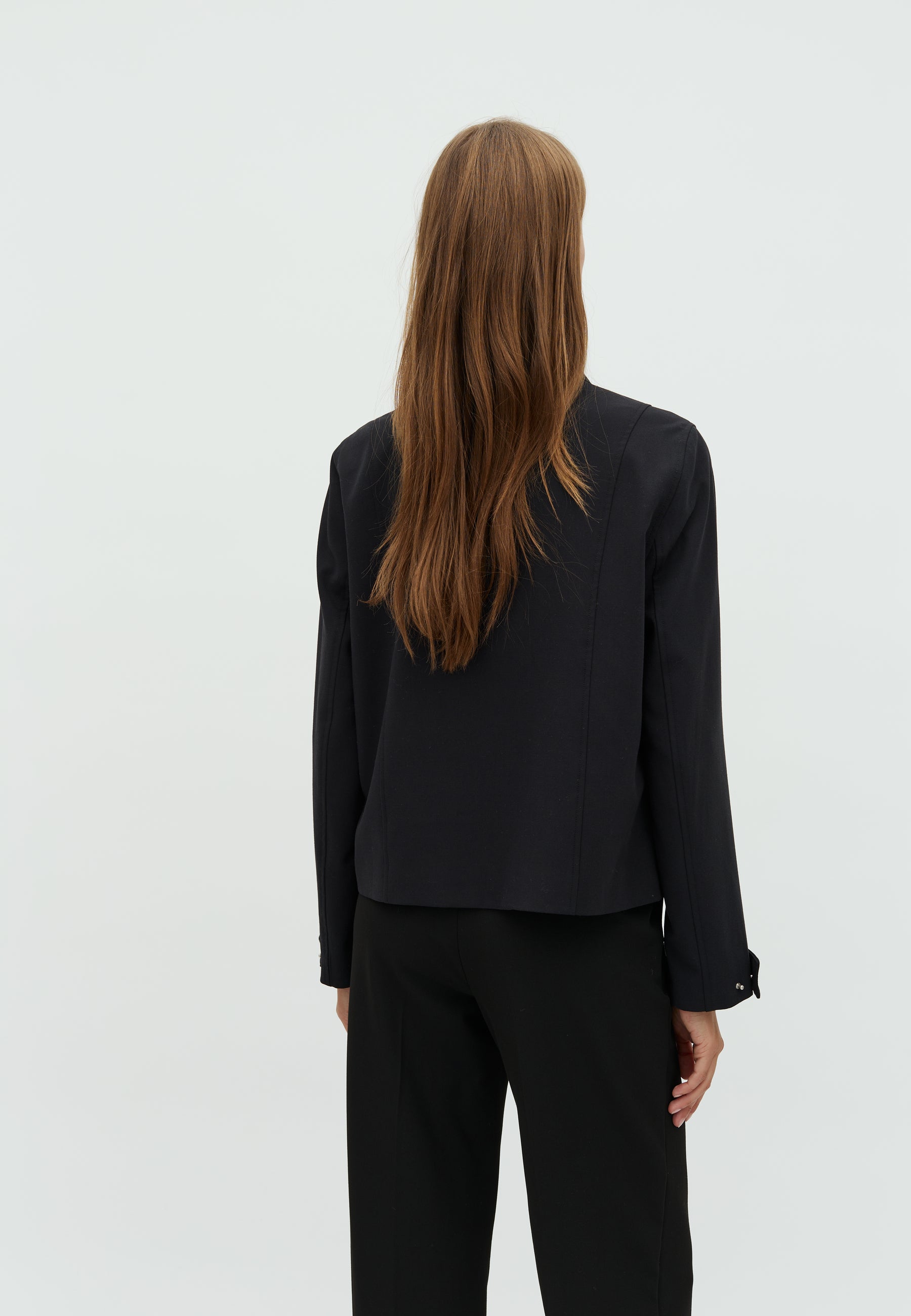 Yimo-M_Black_Model_1