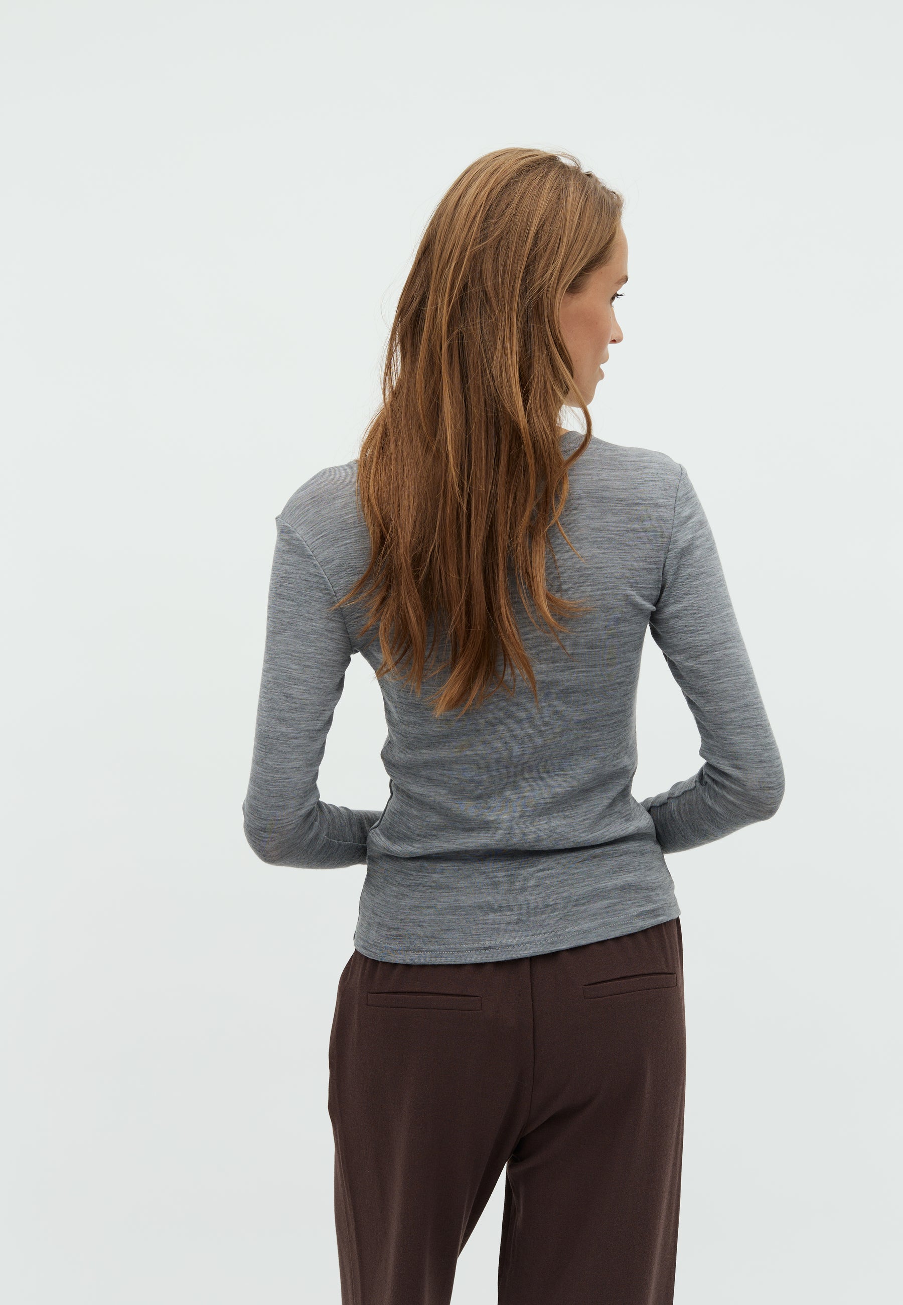 Christina-M_Medium Grey Melange_Model_5