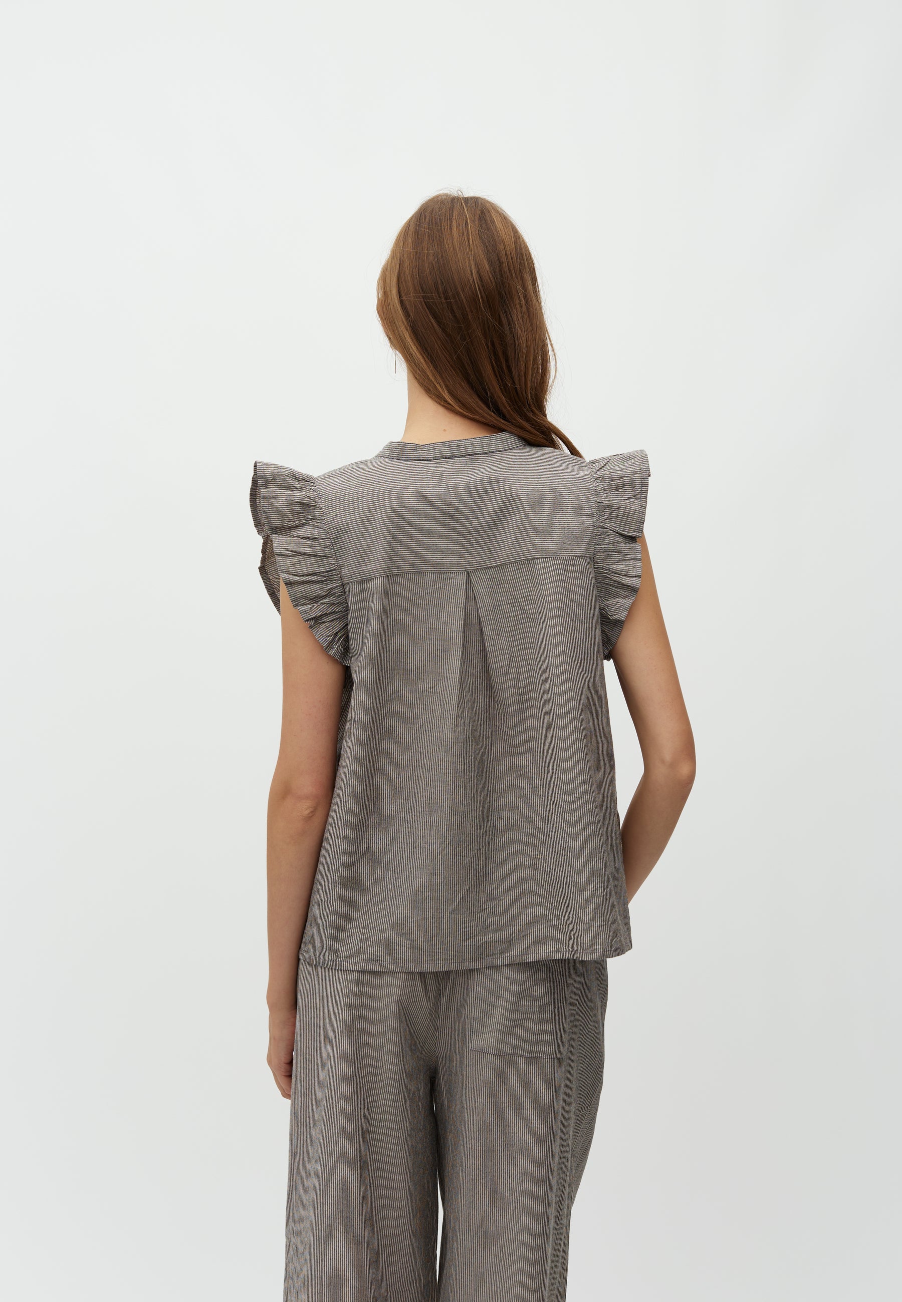 Gemala-M_Java White Stripe_Model_2