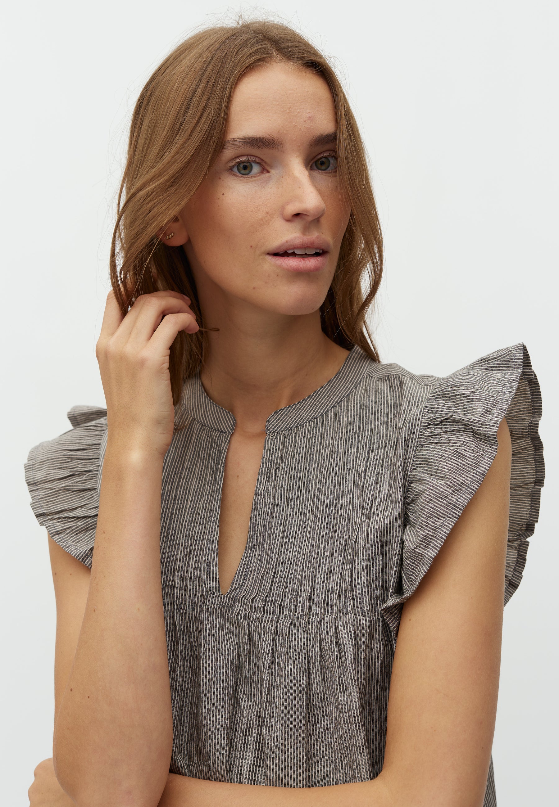 Gemala-M_Java White Stripe_Model_3