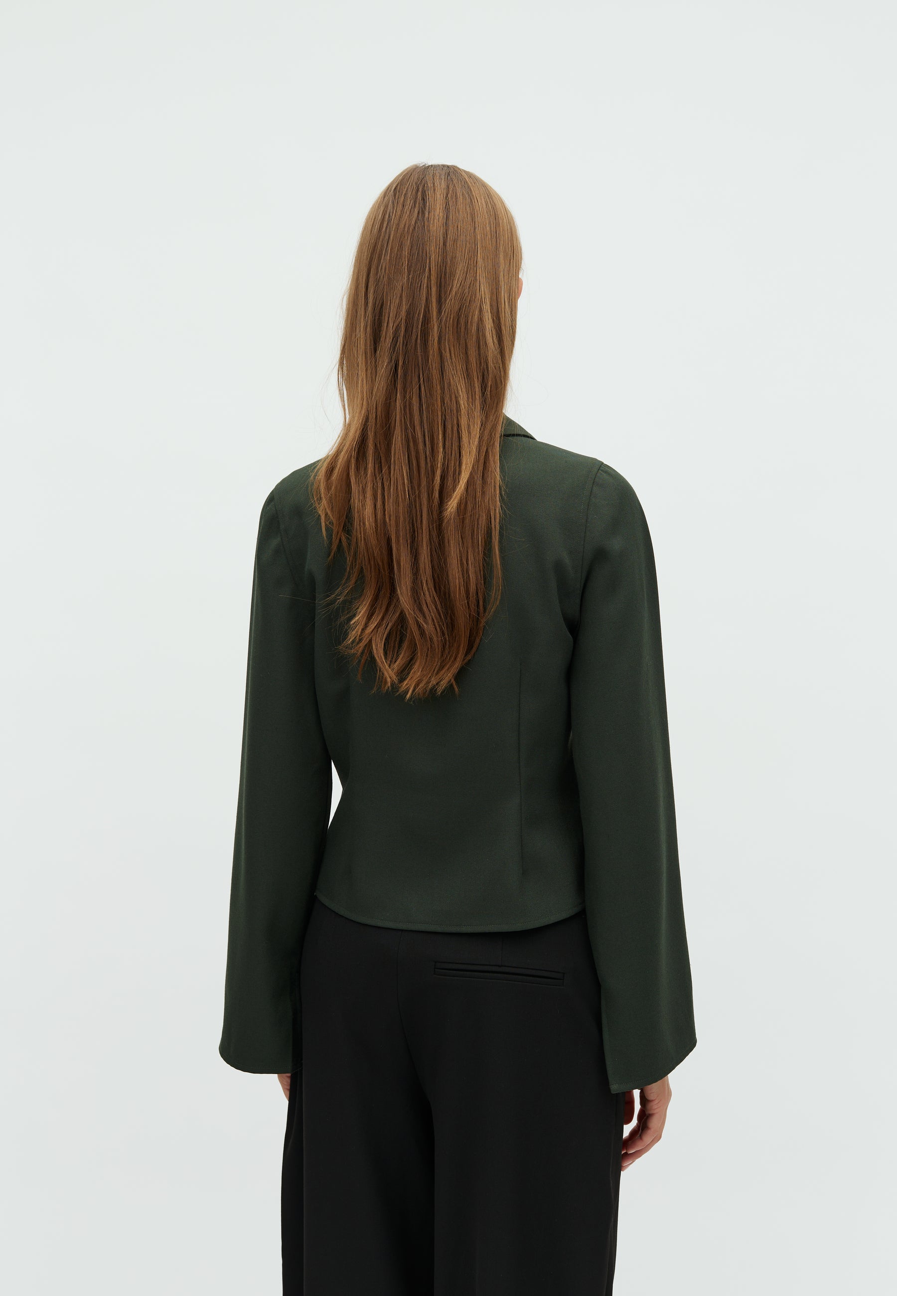 Mallaria-M_Pine Green_Model_1