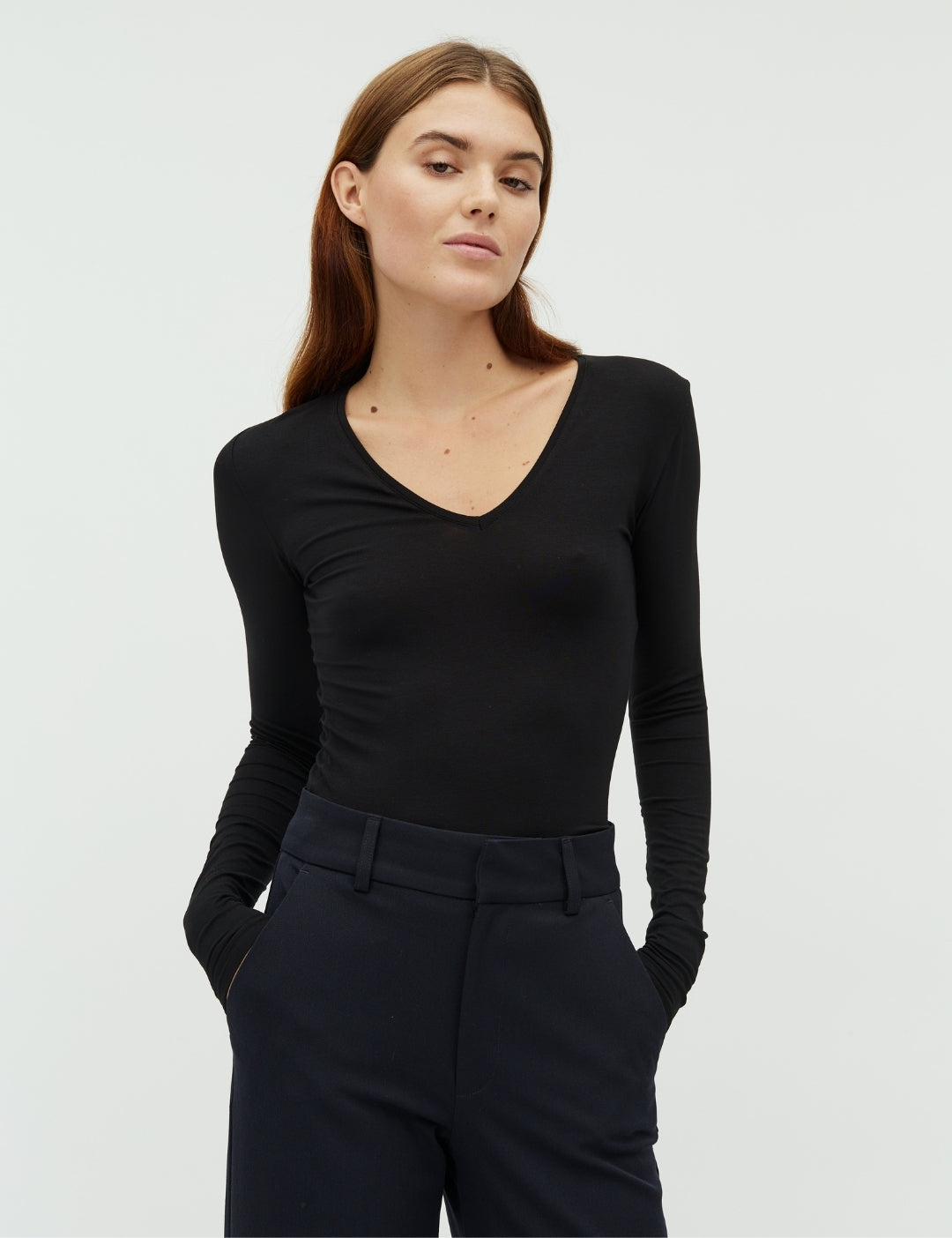 Vanna_Black_Model_0