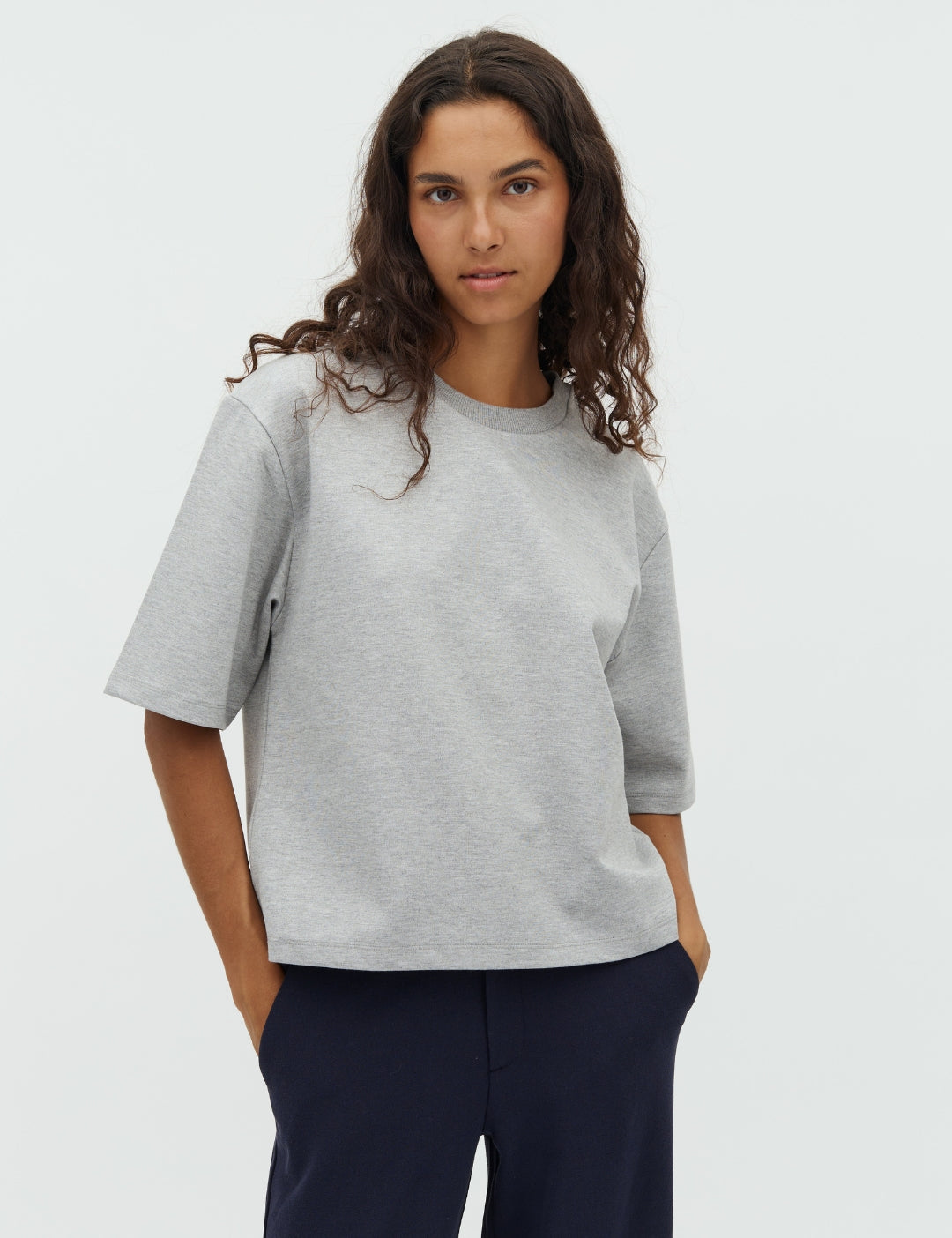 Emrys-M_Light Grey Melange_Model_0