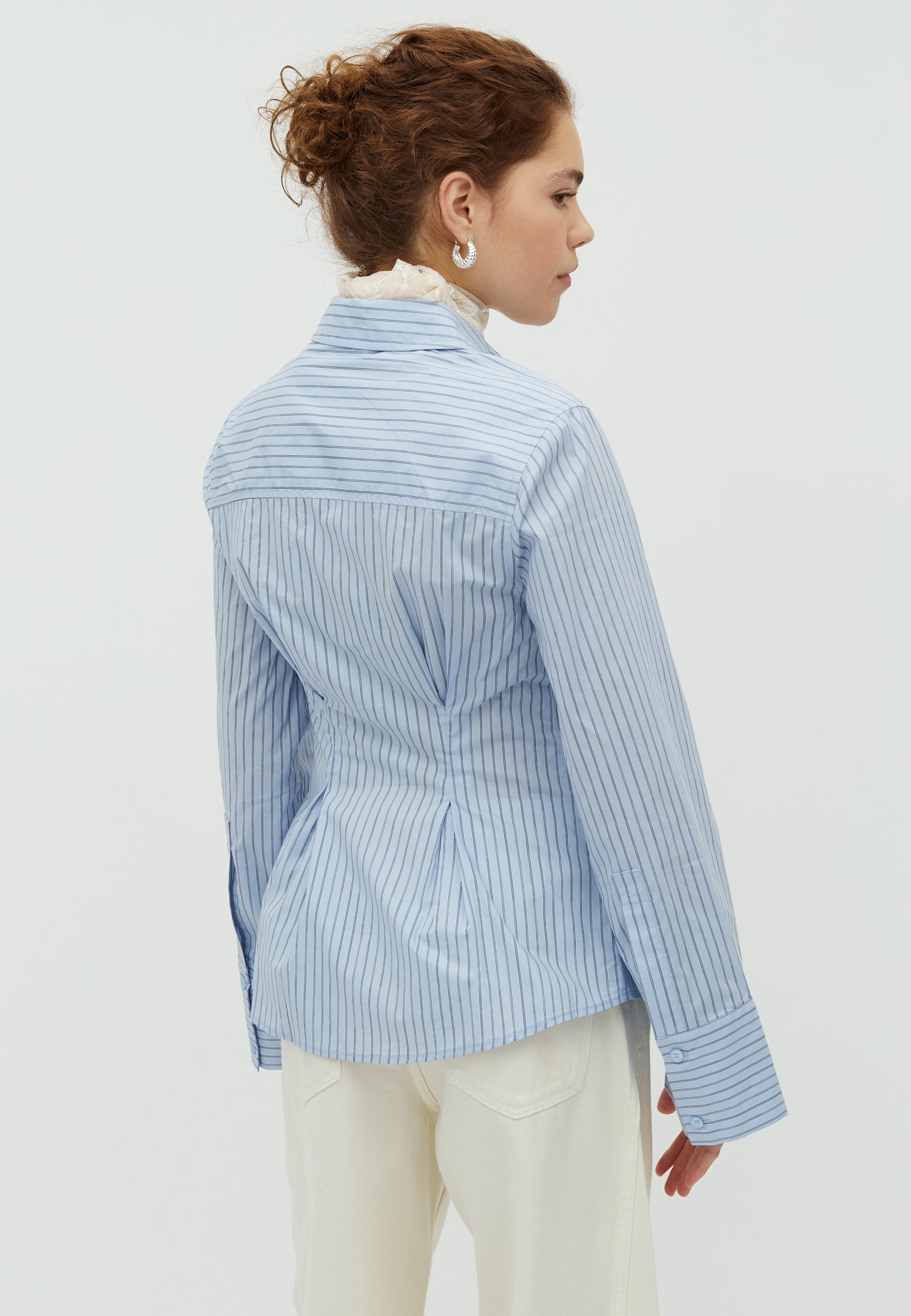 Kaloni-M_Blue Navy Stripe_Model_2