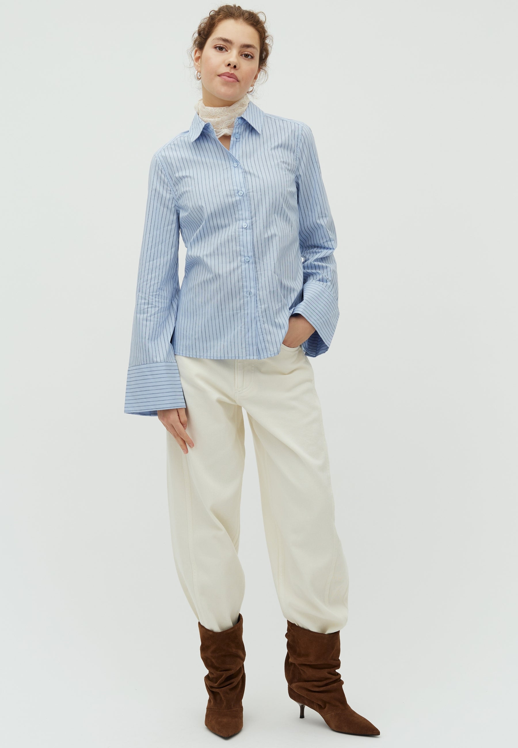 Kaloni-M_Blue Navy Stripe_Model_3