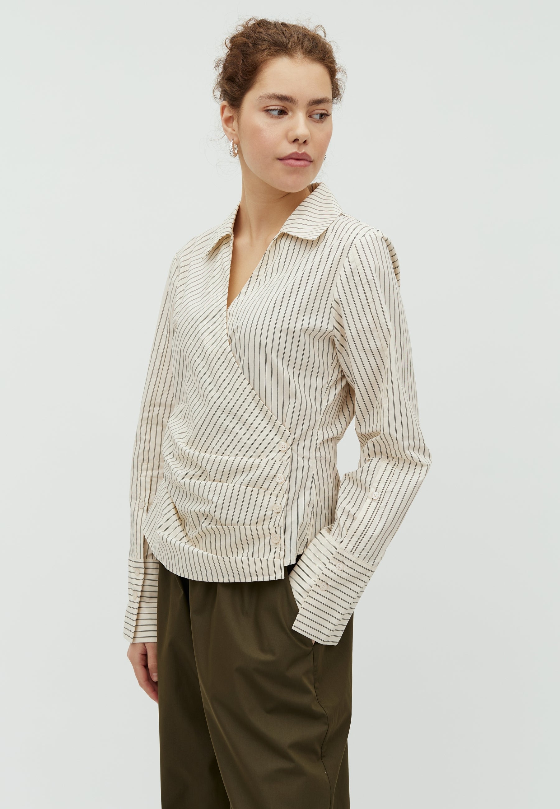 Gerri-M_Cremé Black Stripe_Model_0