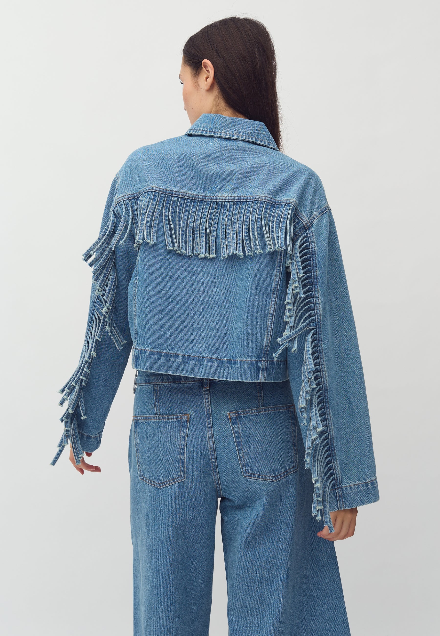Catherina-M_Light Blue Wash_Model_2