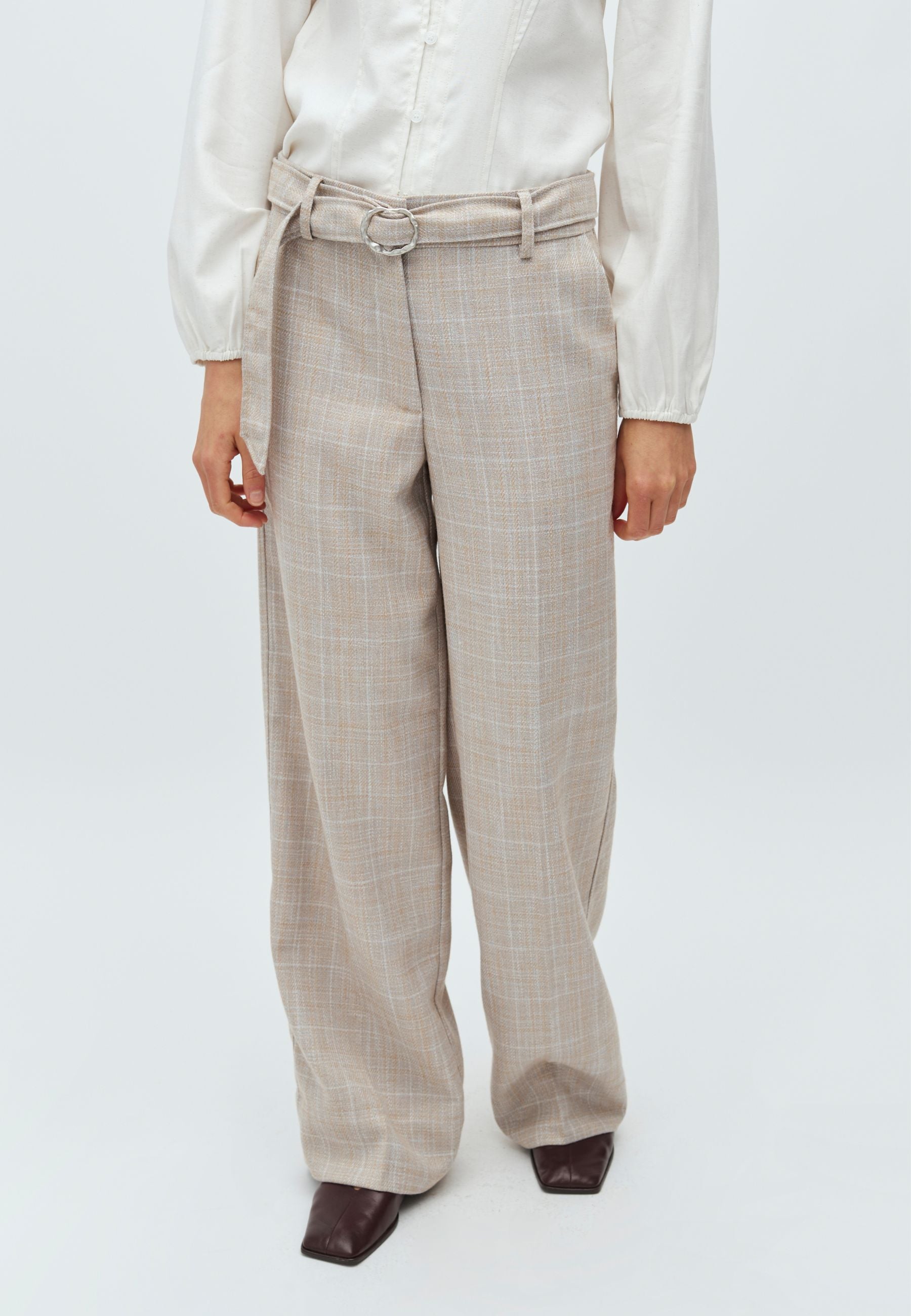 Clementa-M_Beige Check_Model_1