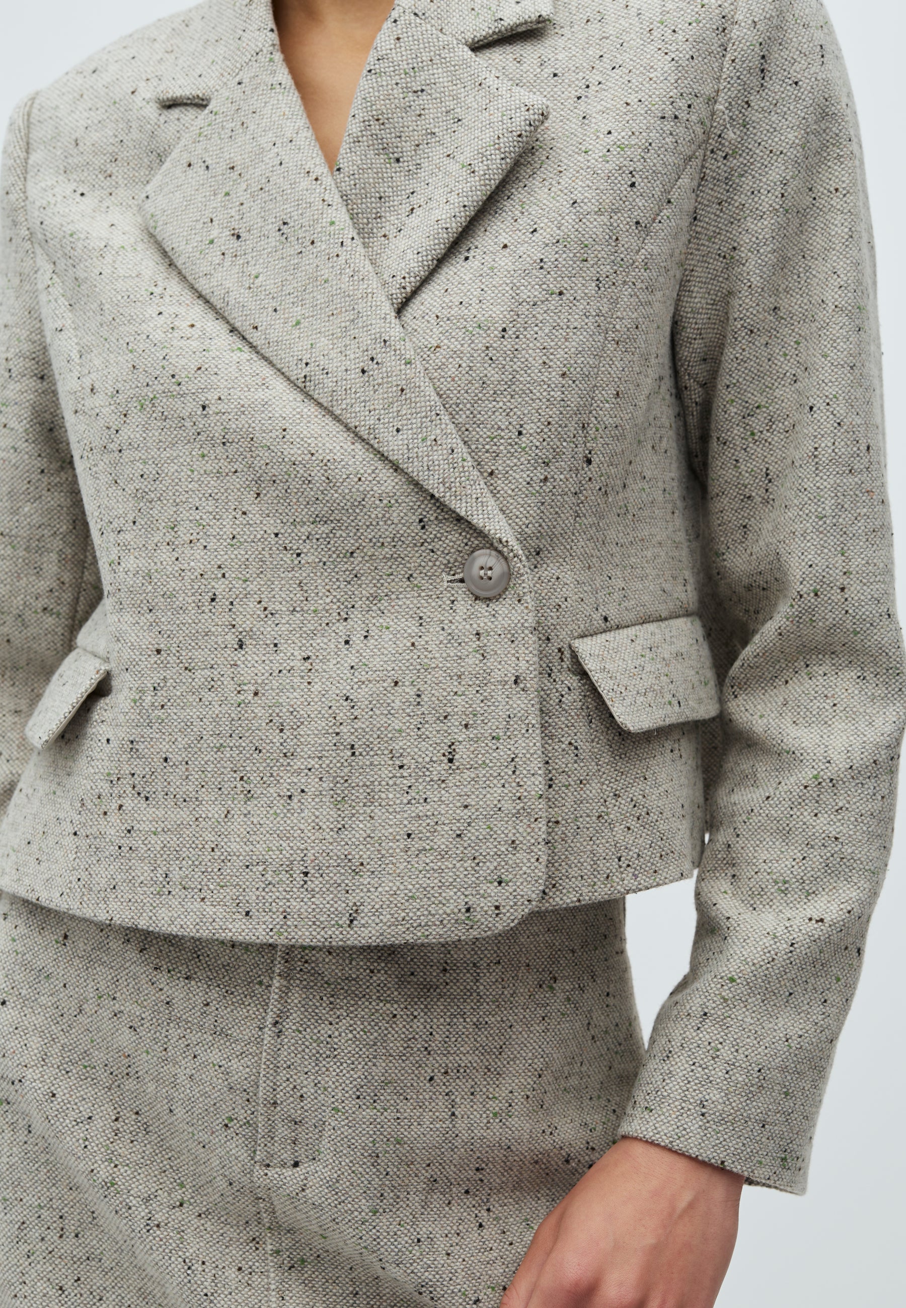 Iva-M_Sparkle Grain_Model_1