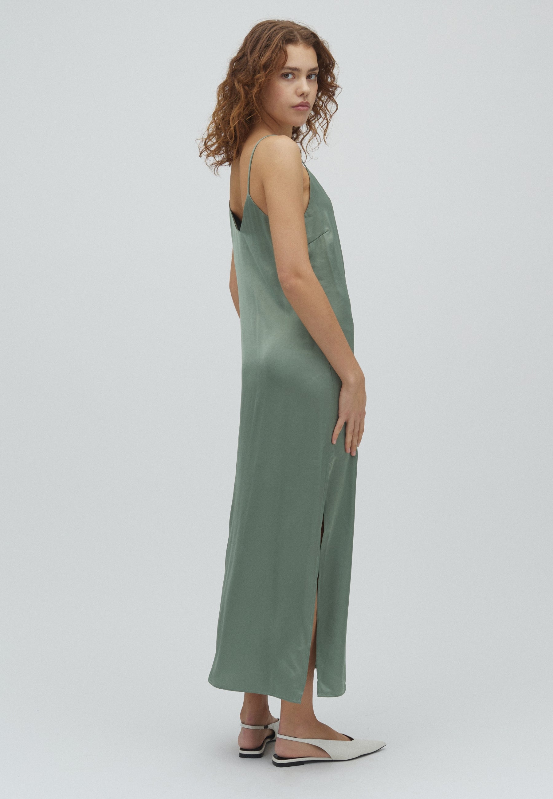 Leslee W-M_Agave Green_Model_2