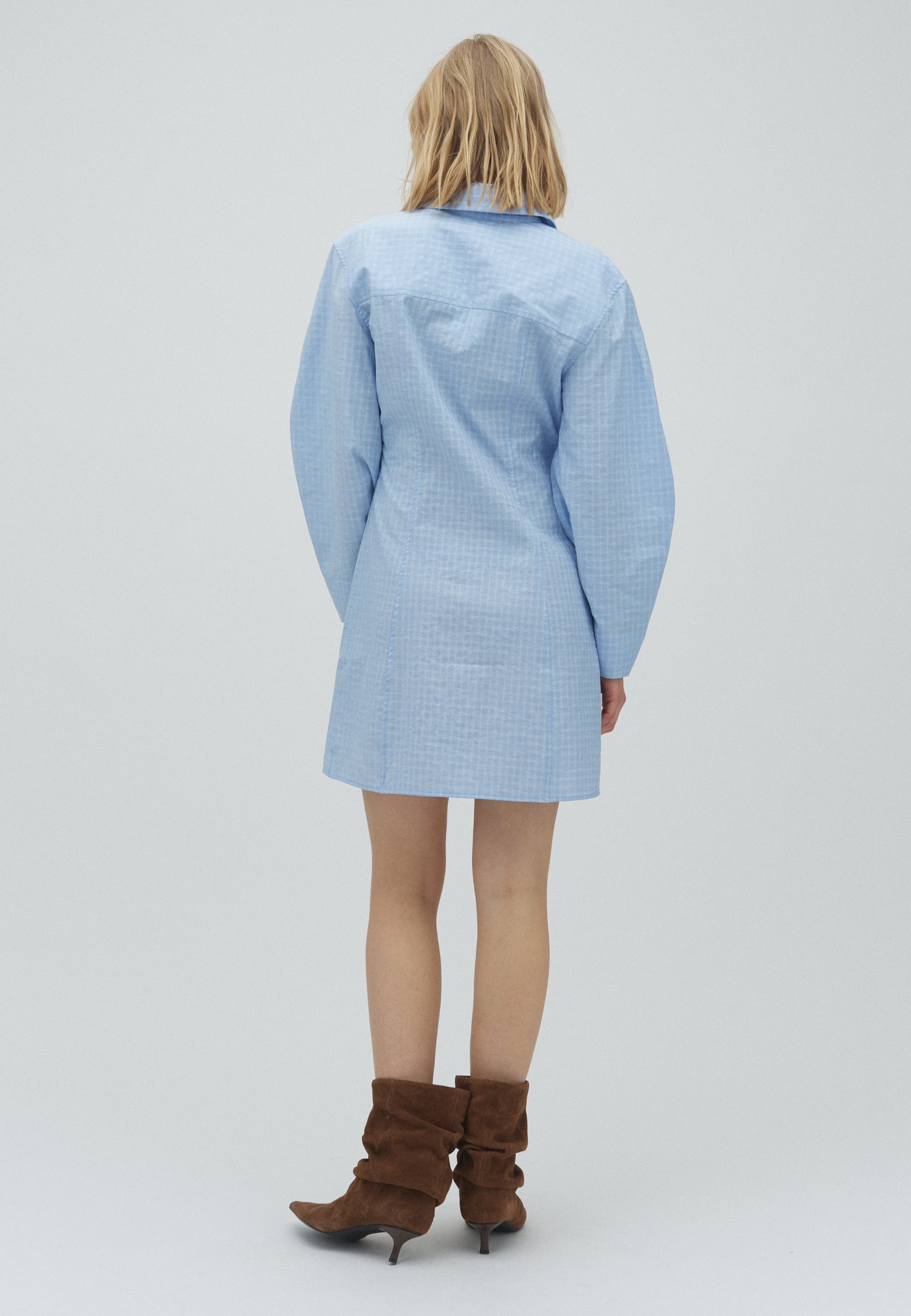 Kienna-M_Light Blue Check_Model_3