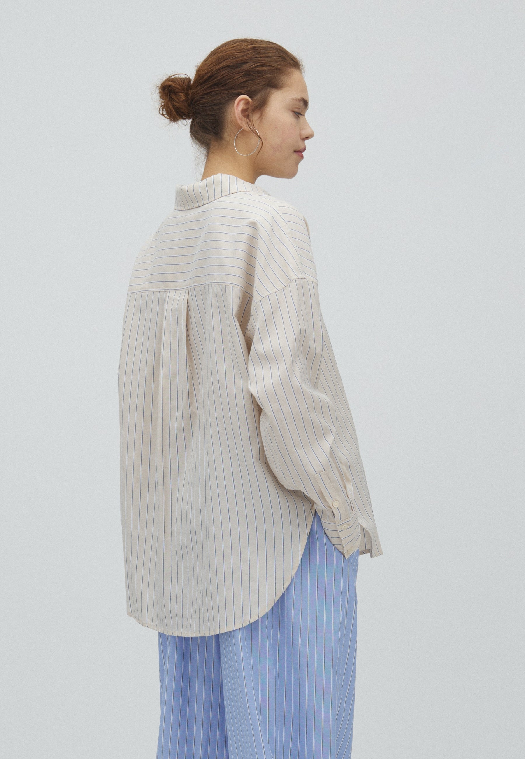 Brisa Boxy-M_Beige Blue Stripe_Model_1