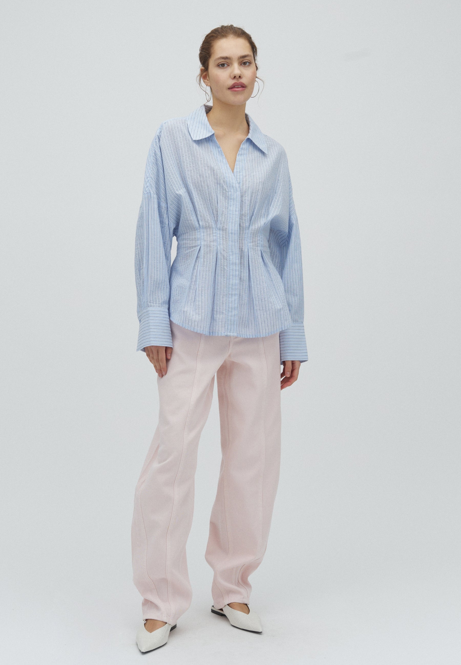 Isidor-M_Light Blue White Stripe_Model_2