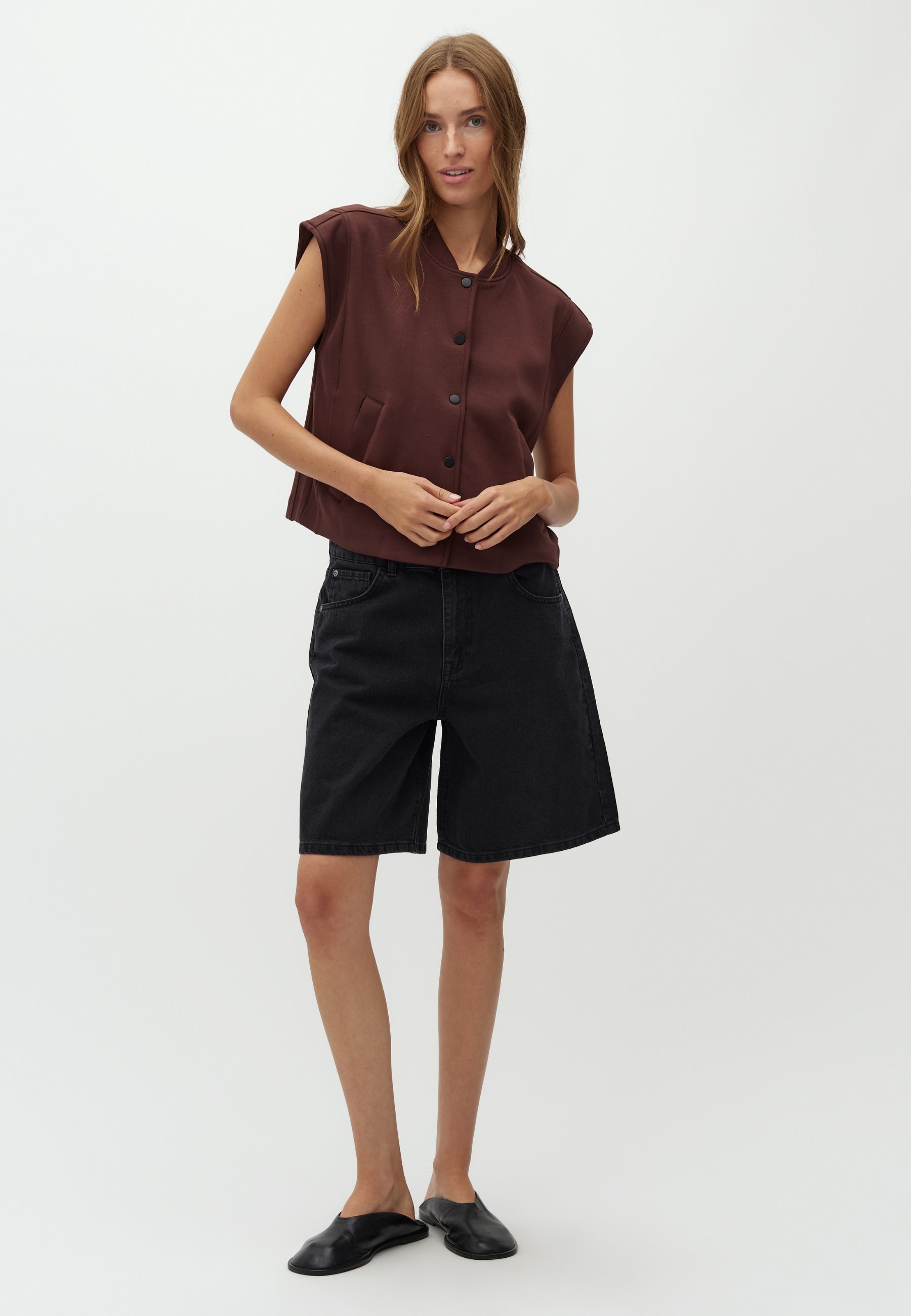 Marisel-M_Warm Brown_Model_2