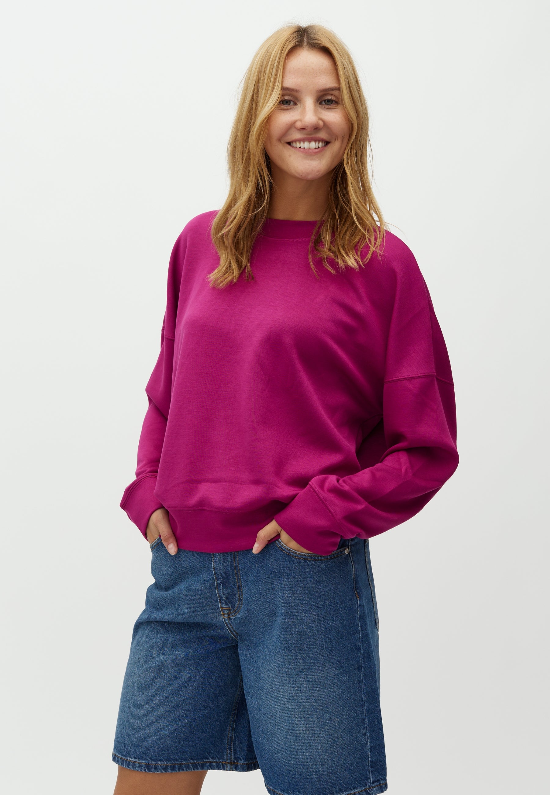 Gill-M_Radiant Raspberry_Model_0
