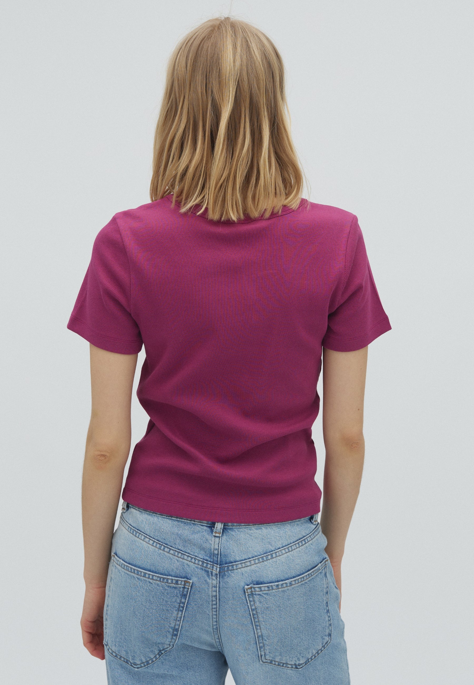 Otis-M_Radiant Raspberry_Model_2