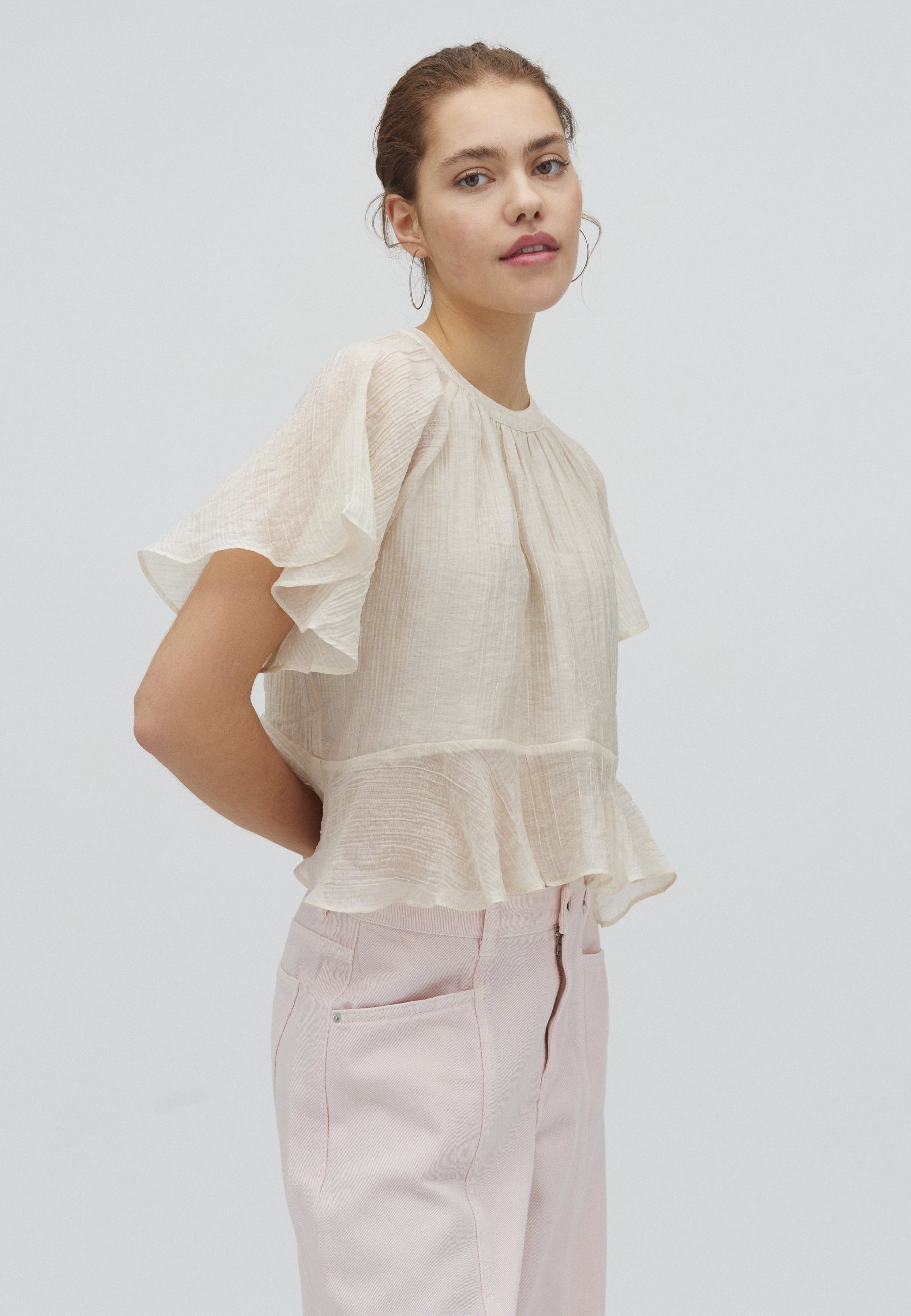 Menilu-M_Pale Creme_Model_1