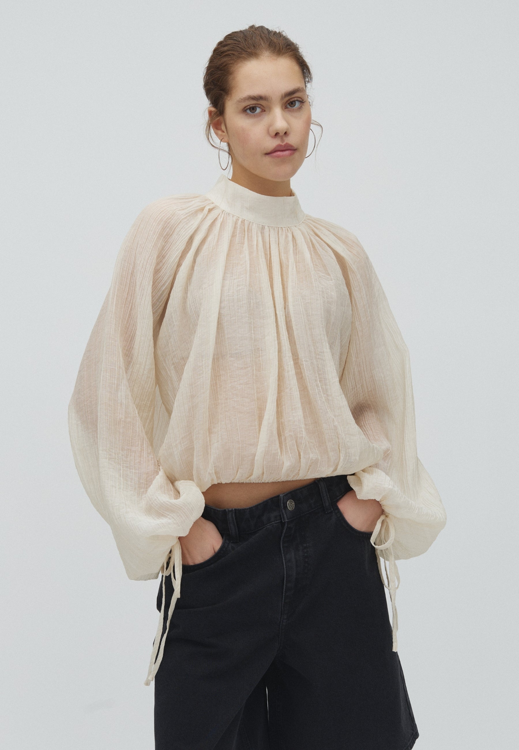 Menila-M_Pale Creme_Model_0