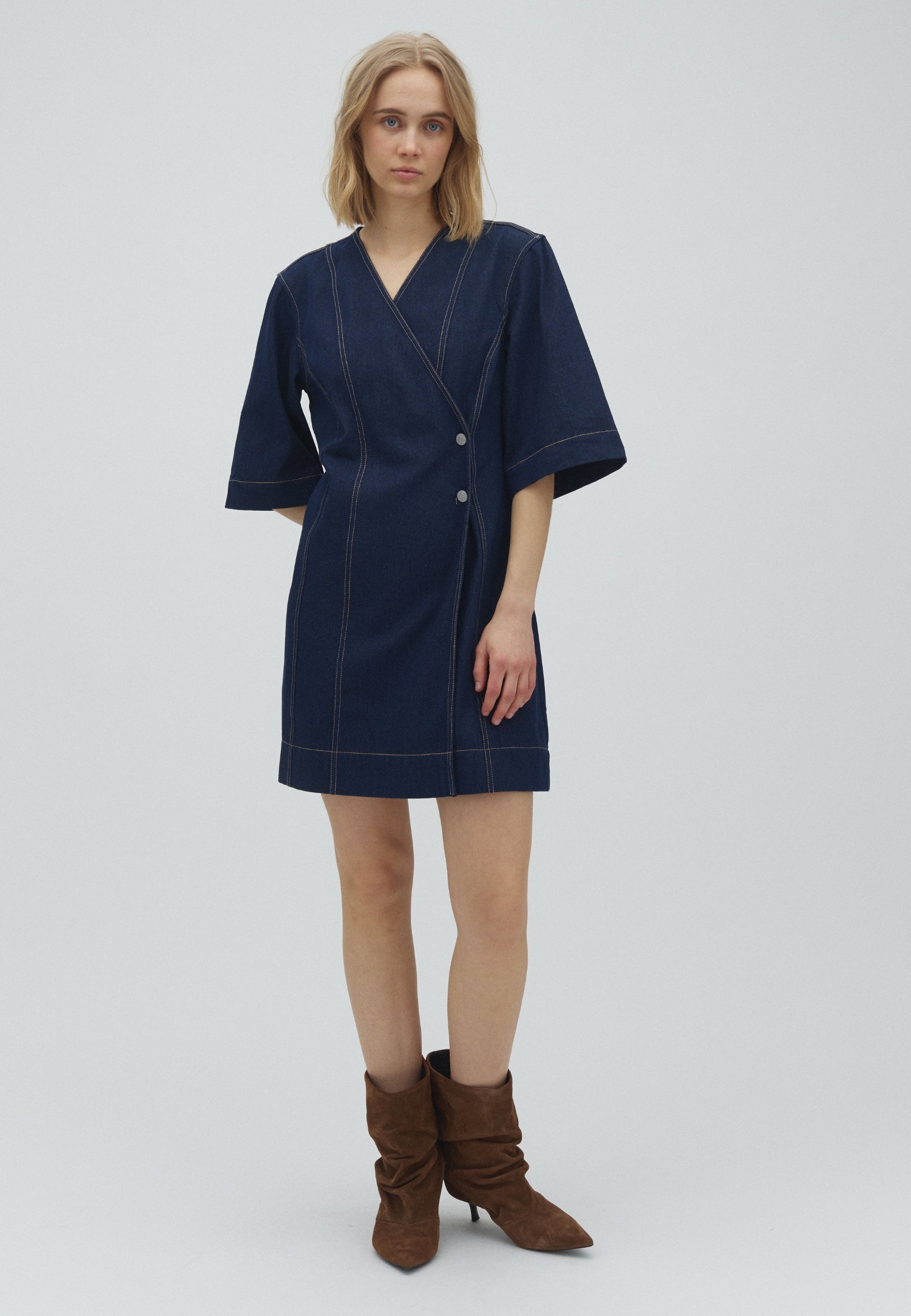 Satienne SS-M_Dark Unwashed Denim_Model_0