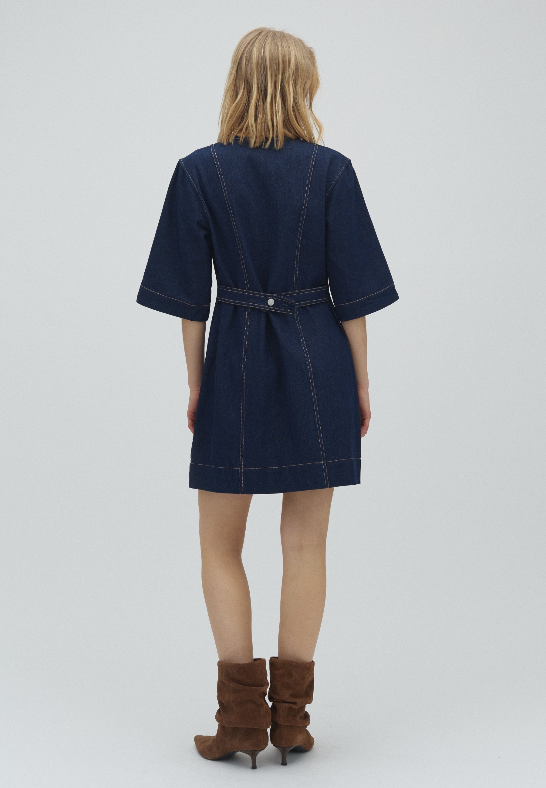 Satienne SS-M_Dark Unwashed Denim_Model_3