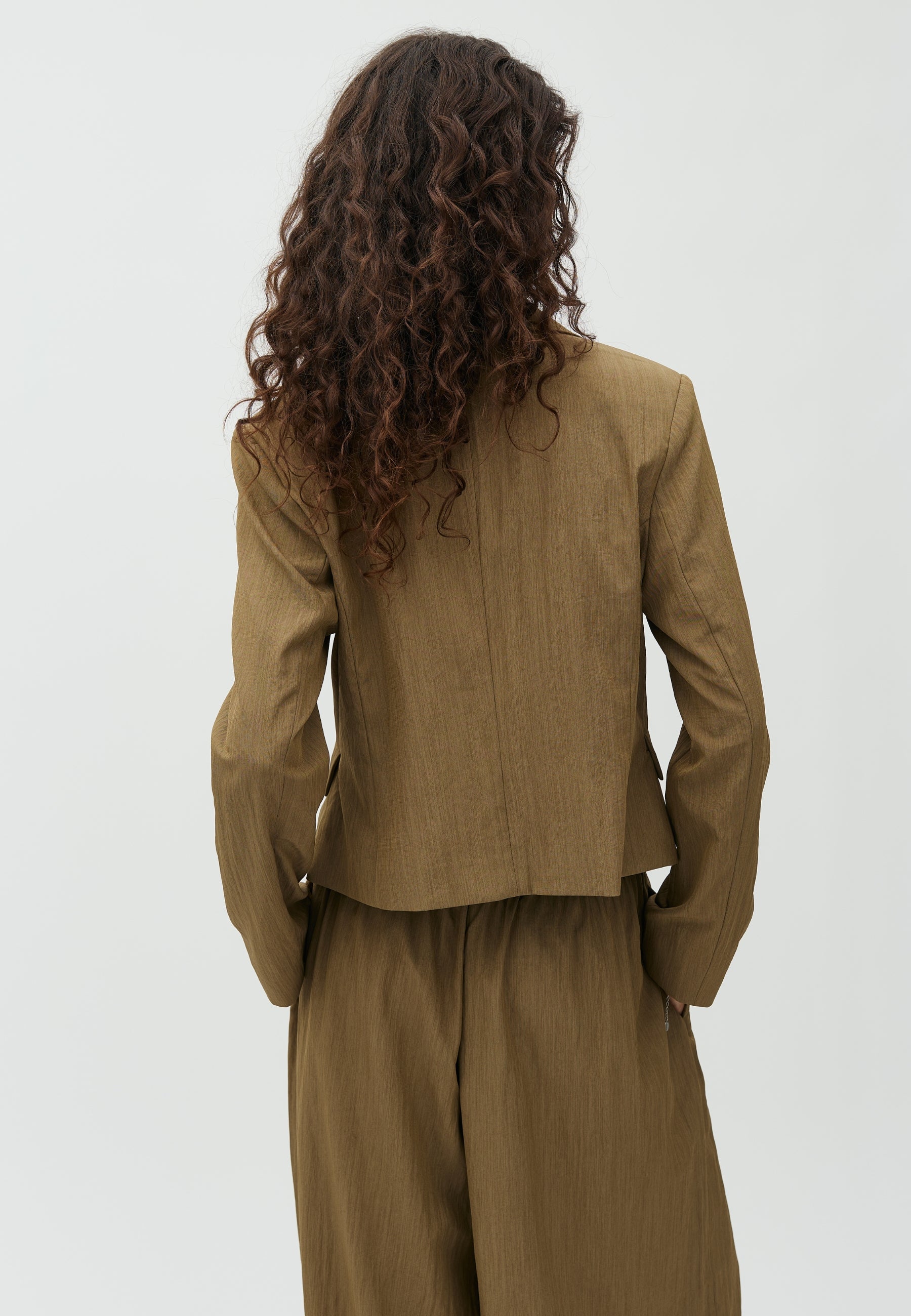 Haring-M_Light Olive Melange_Model_2