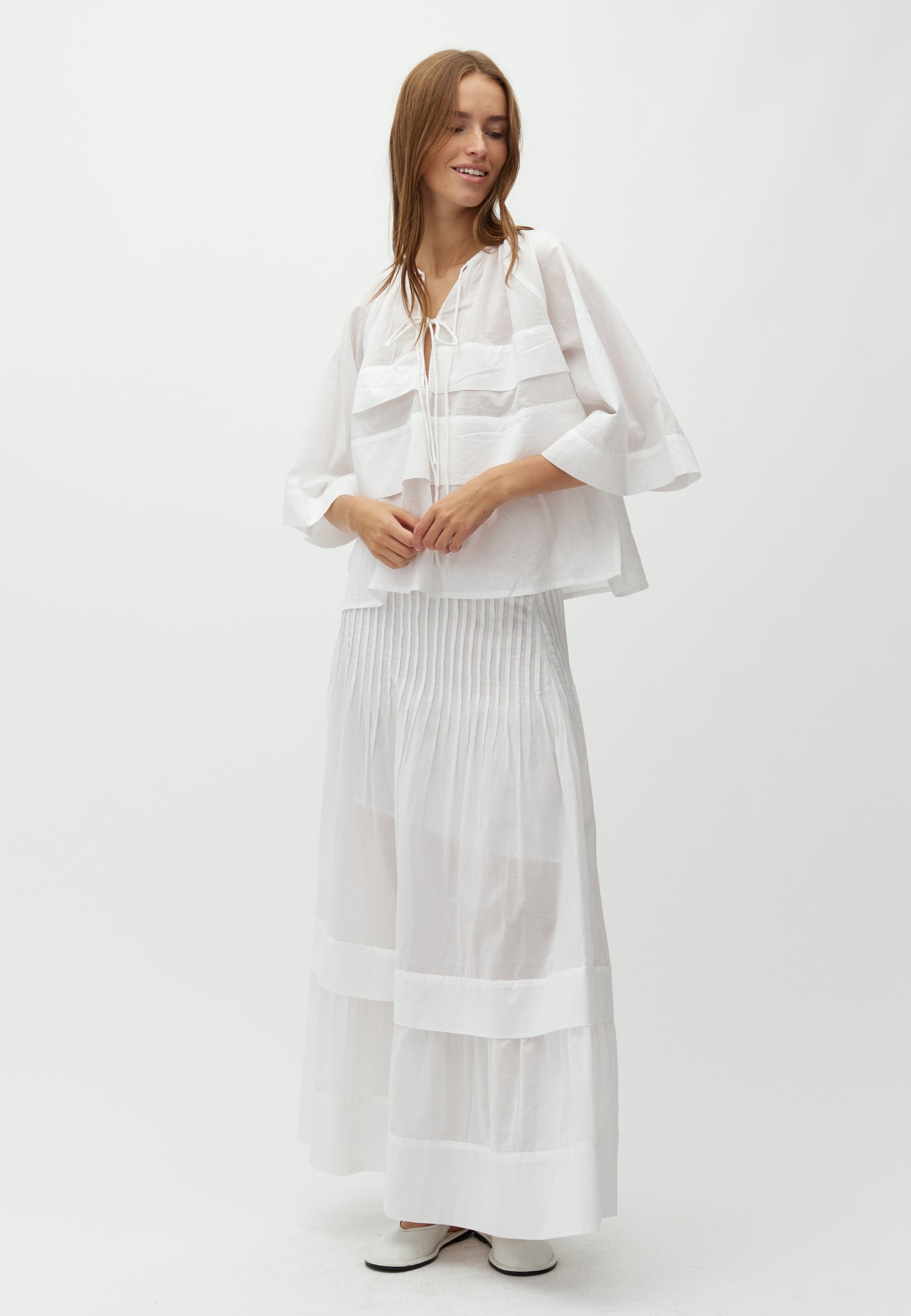 Safiye-M_White_Model_0
